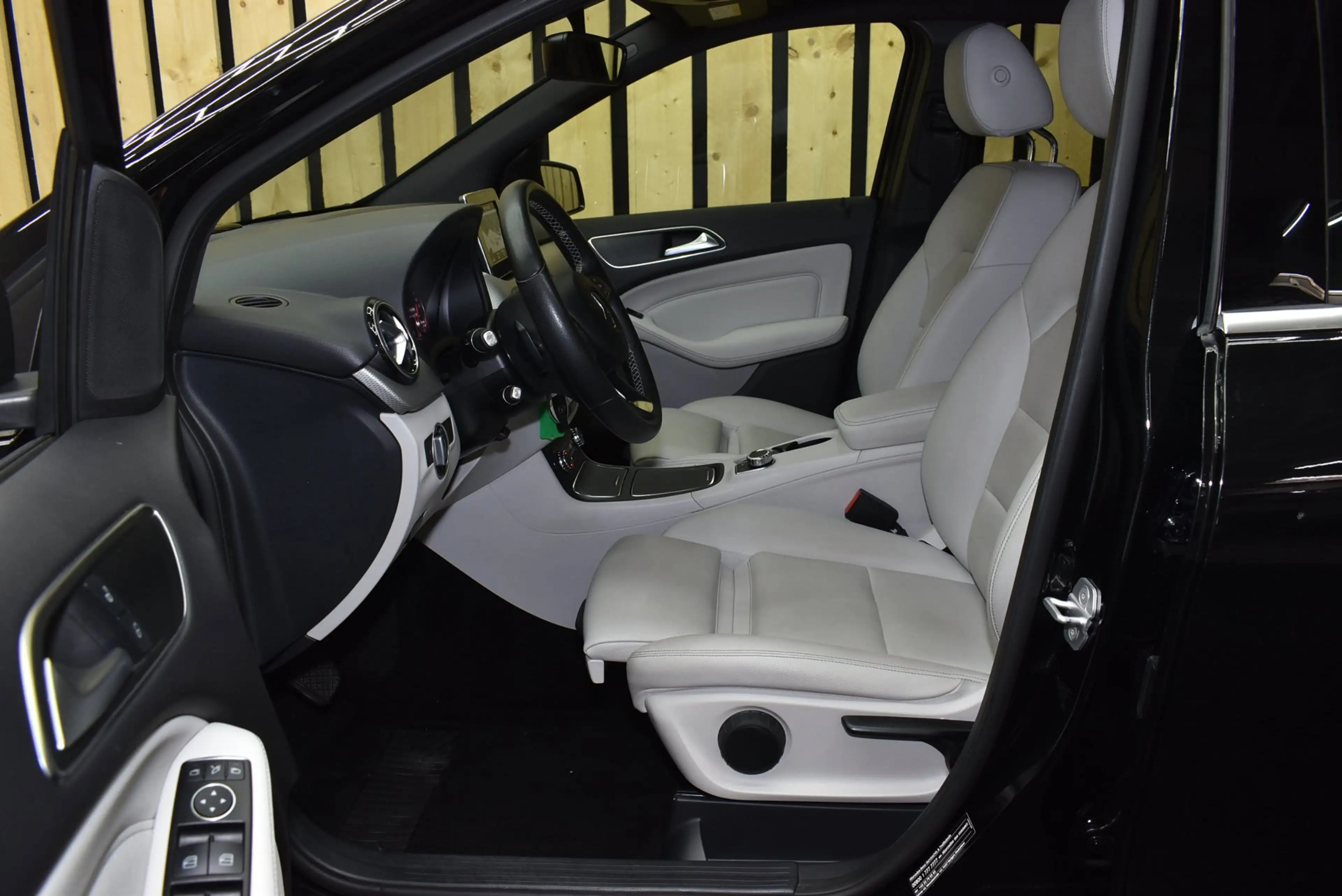 Mercedes-Benz B 200 Prestige 78dkm Trekhaak LED Leer Cruise Navi Clima — photo 4