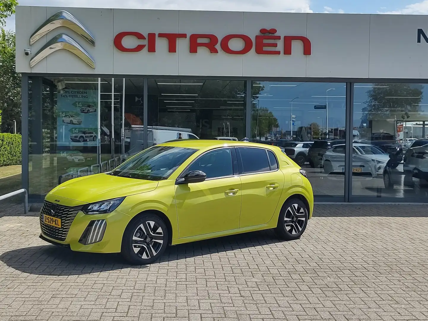 Peugeot 208 1.2 PureTech 100 Allure Jaune - 1