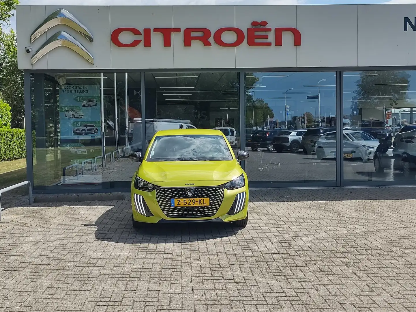 Peugeot 208 1.2 PureTech 100 Allure Jaune - 2