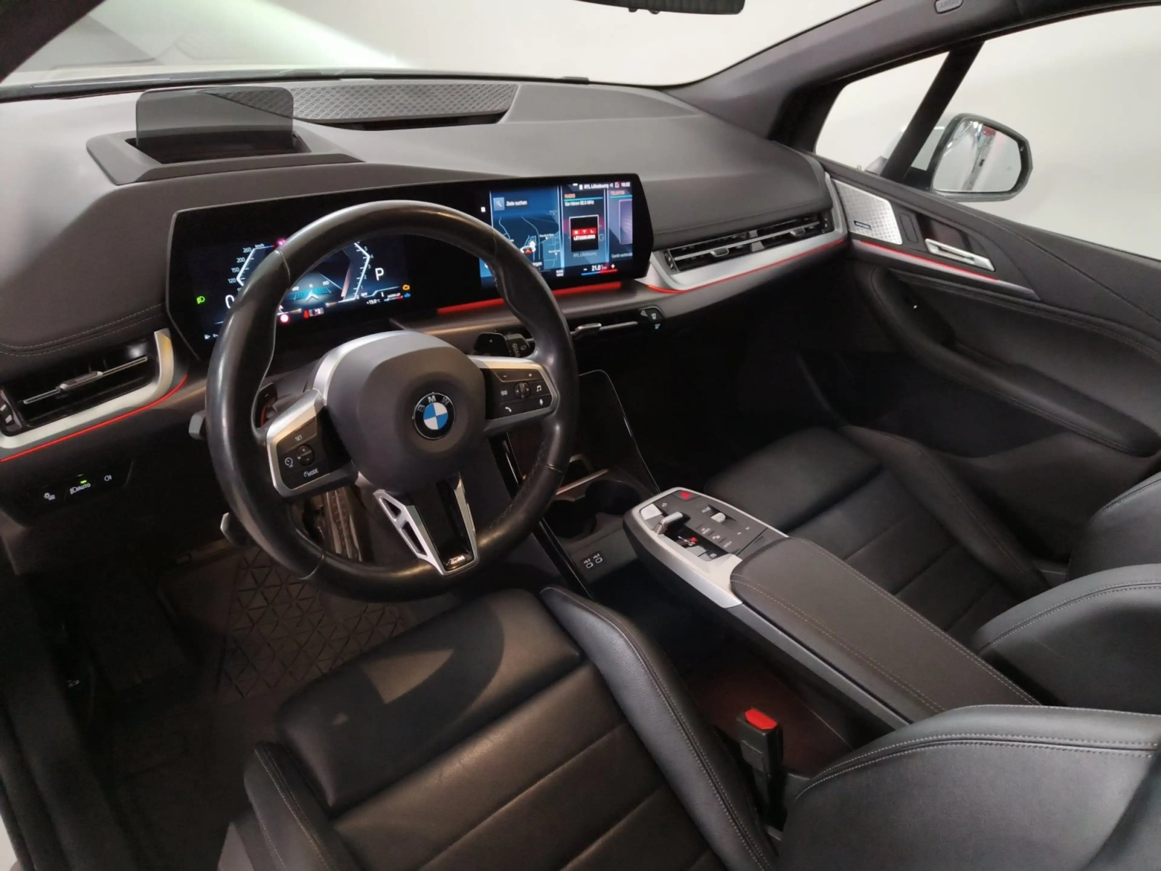 BMW 223 i M Sportpaket — photo 14