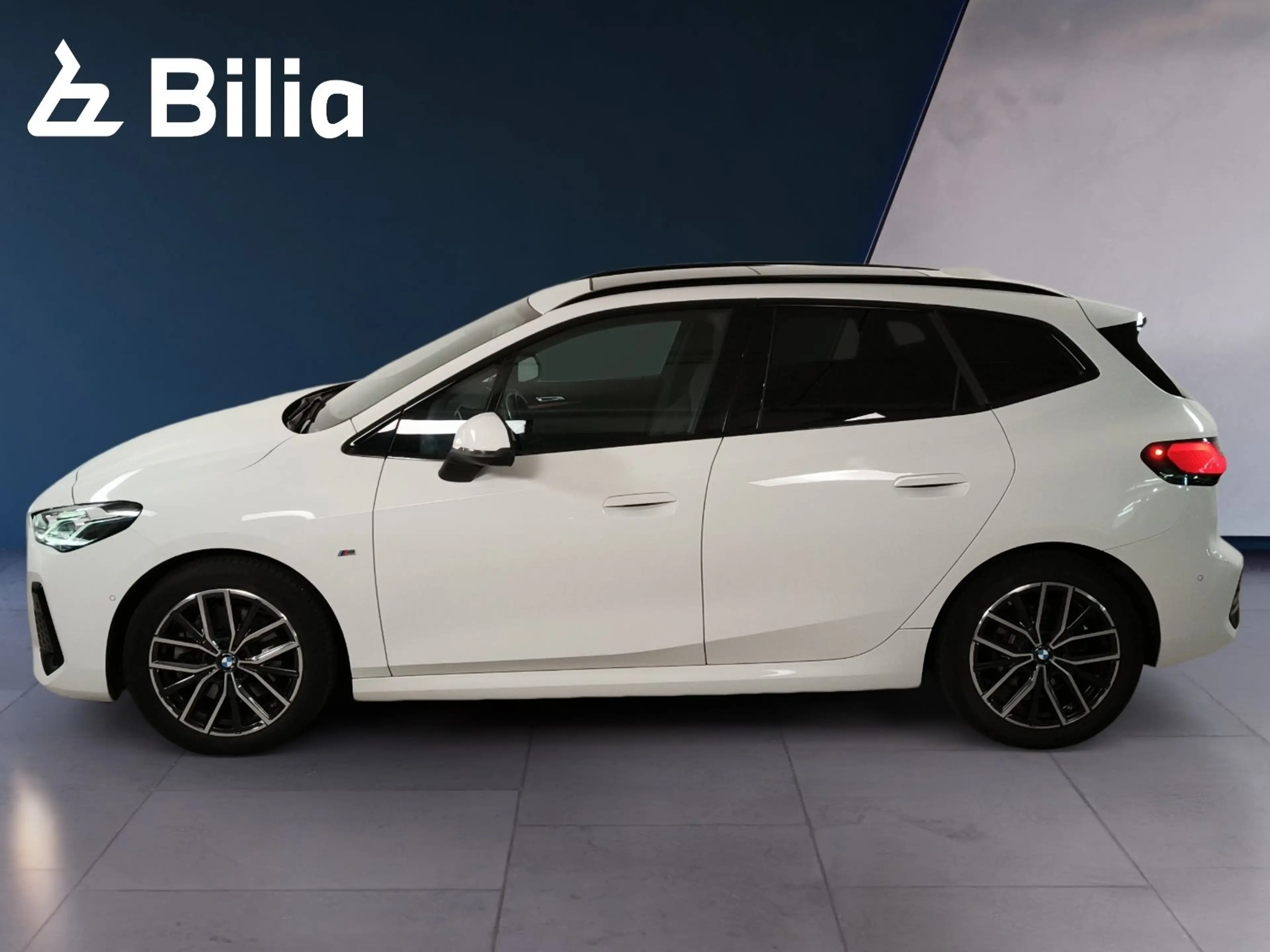 BMW 223 i M Sportpaket — photo 11