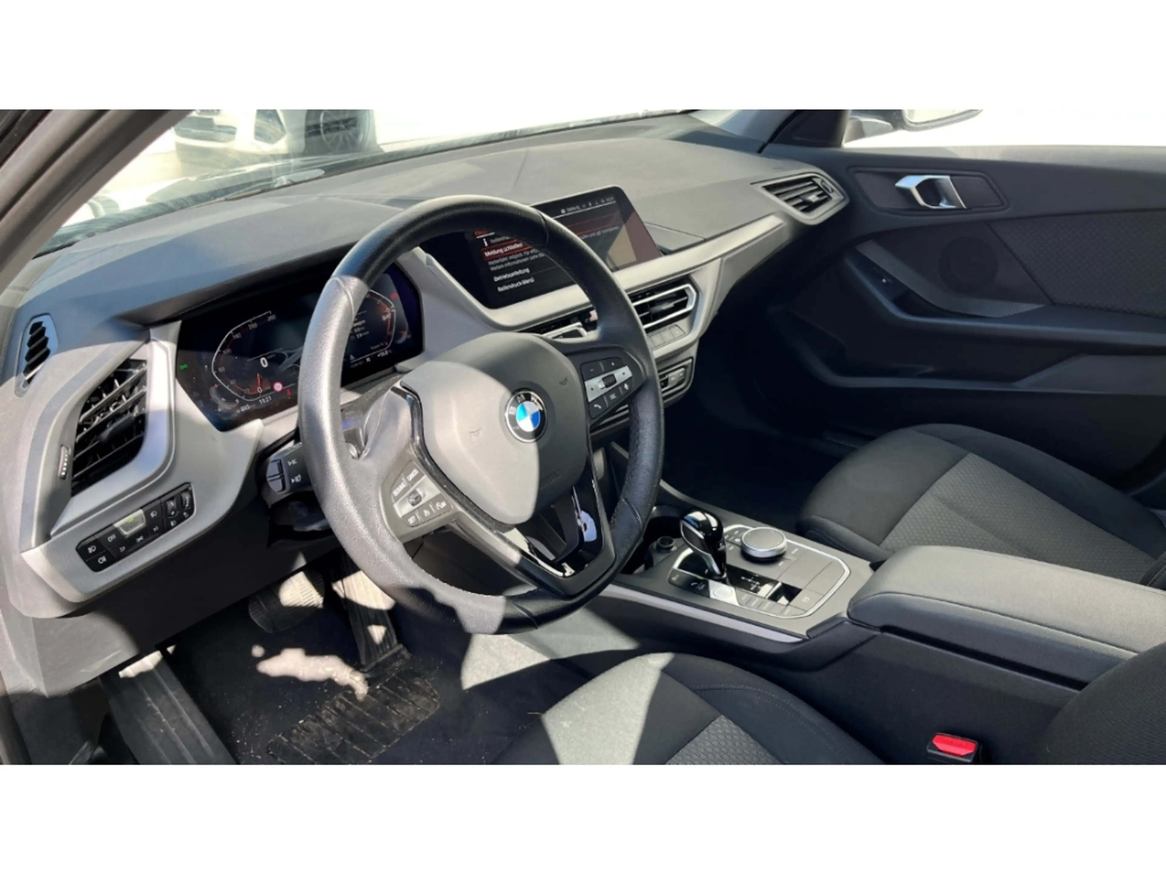 BMW 116 i Navi SHZ Tempomat LED LCProf ActiveG+ — photo 7