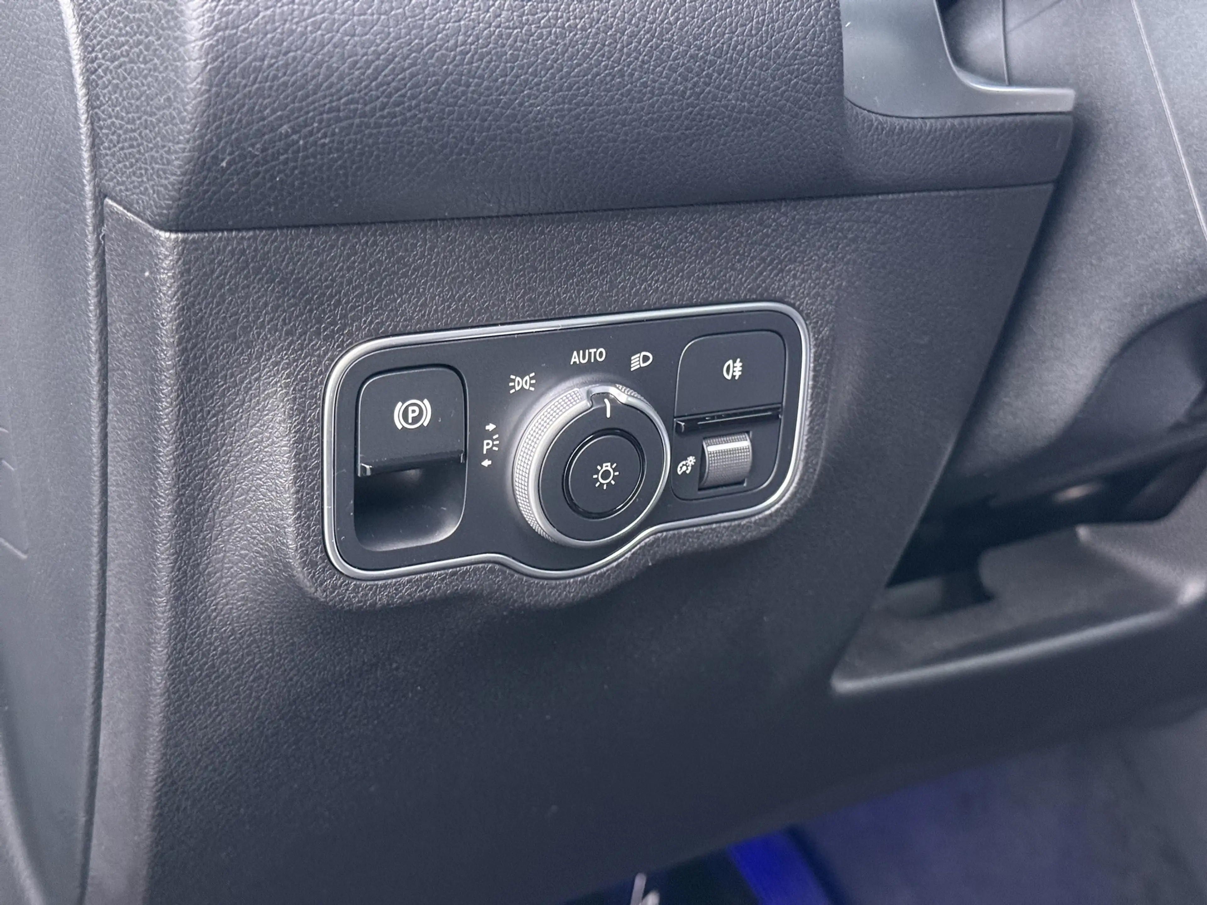 Mercedes-Benz EQB 250 69kWh SOH 97% Camera Apple Carplay Android Auto St — photo 33