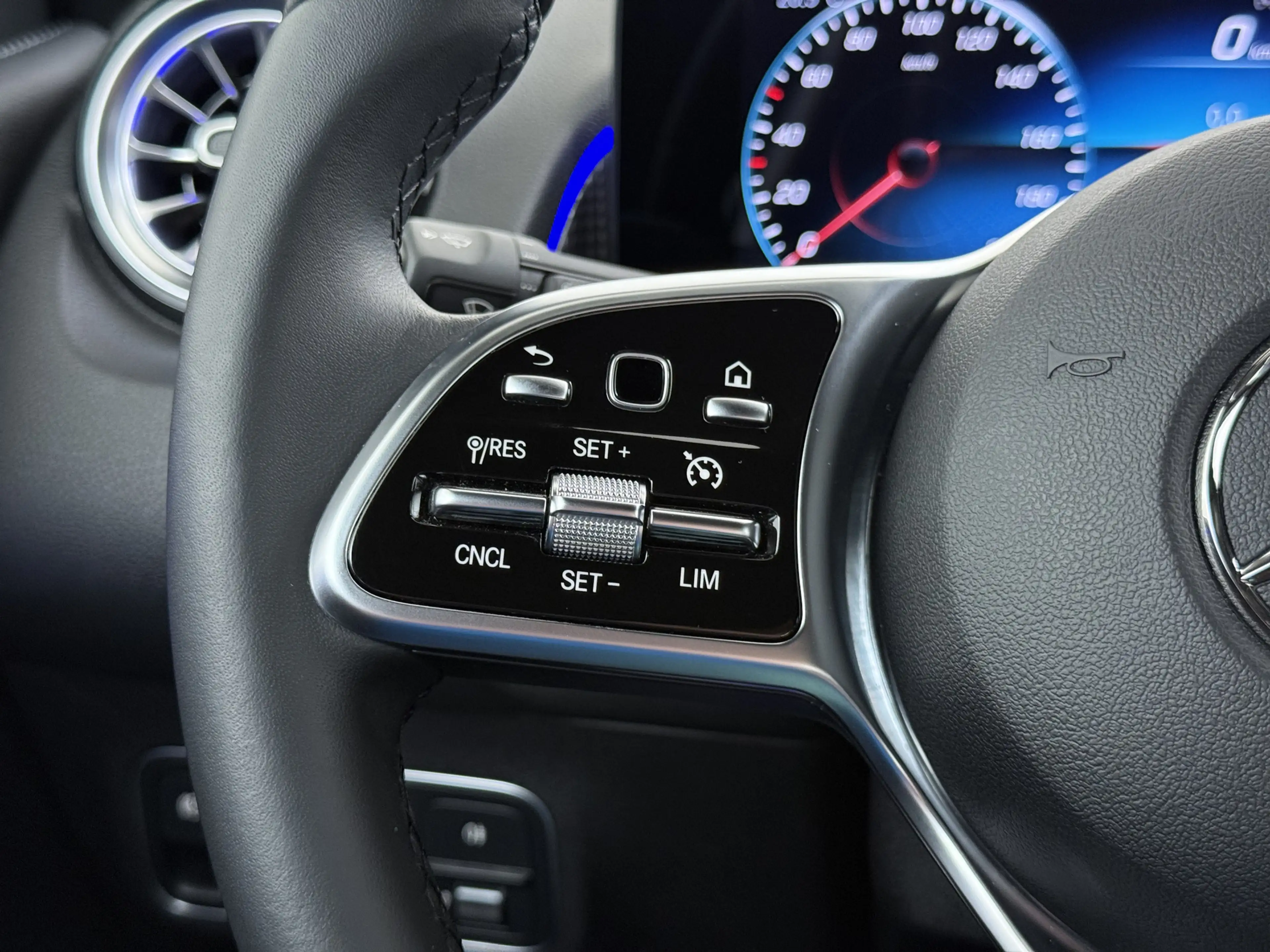 Mercedes-Benz EQB 250 69kWh SOH 97% Camera Apple Carplay Android Auto St — photo 35