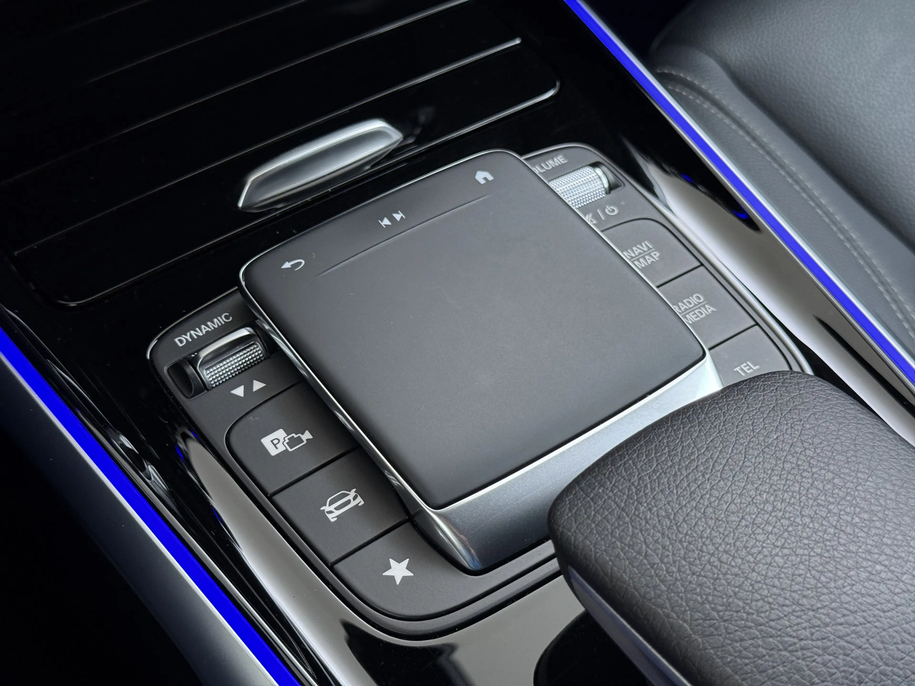 Mercedes-Benz EQB 250 69kWh SOH 97% Camera Apple Carplay Android Auto St — photo 24