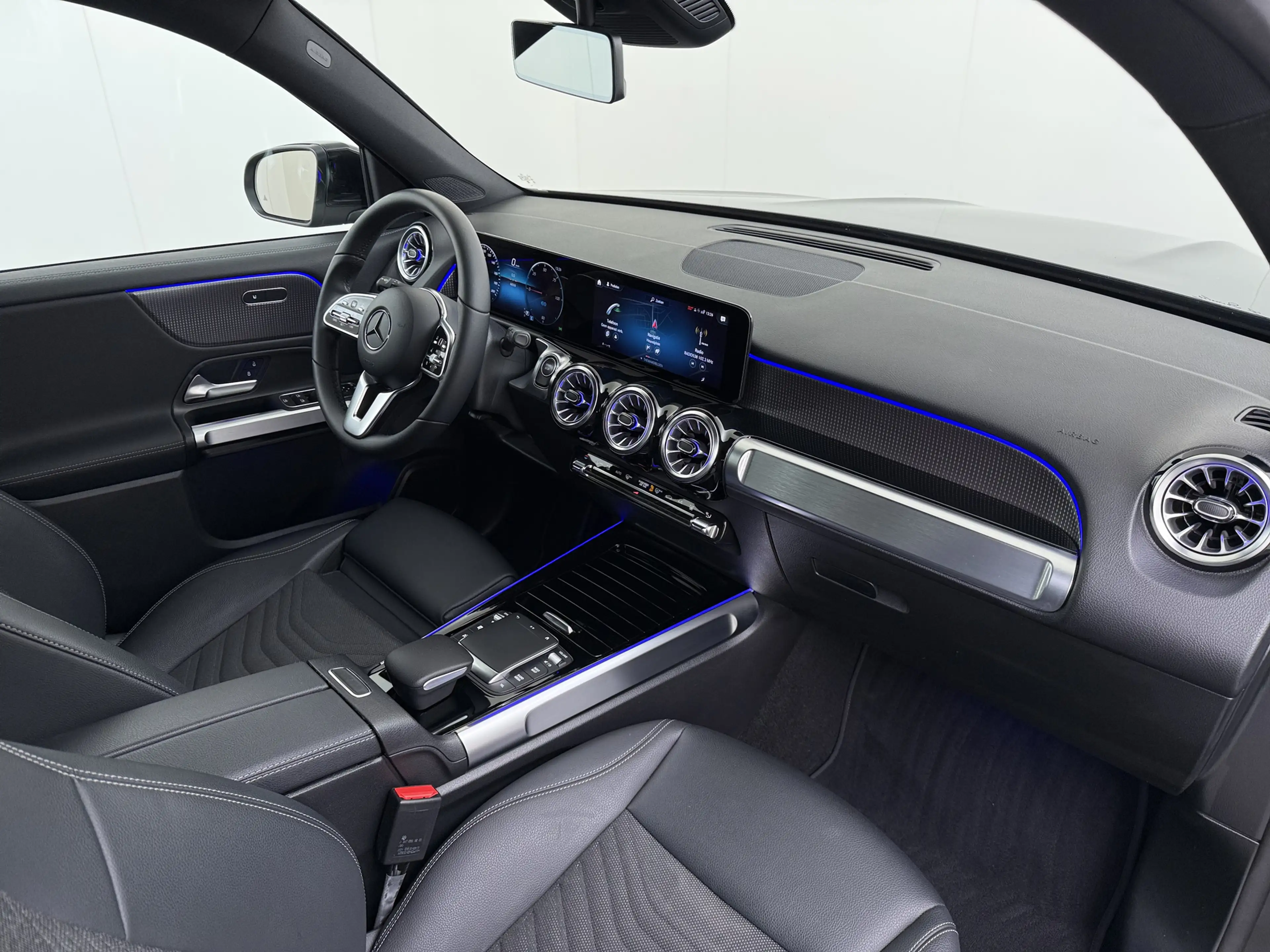 Mercedes-Benz EQB 250 69kWh SOH 97% Camera Apple Carplay Android Auto St — photo 39