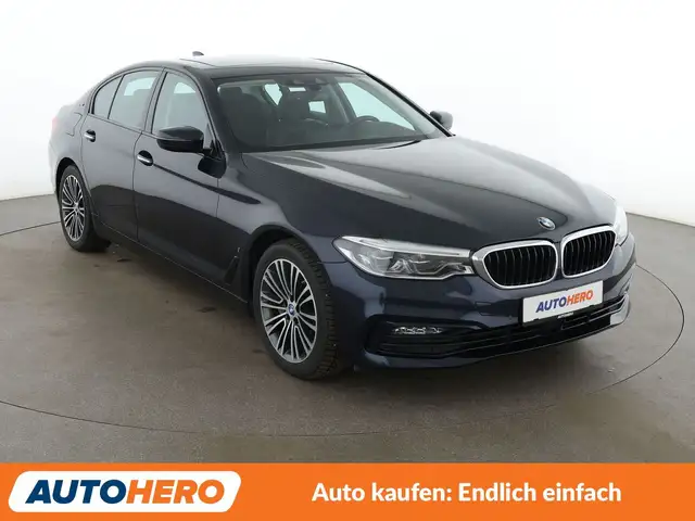 BMW 5 Series view 8