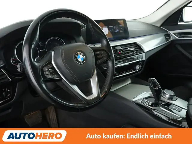 BMW 5 Series view 11