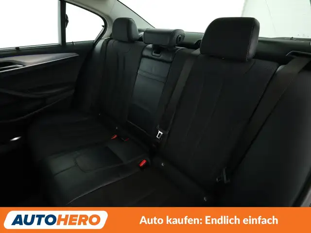 BMW 5 Series view 14