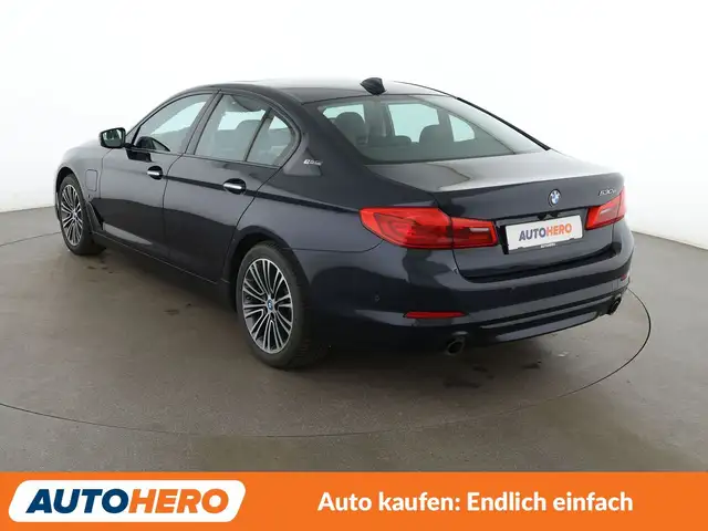 BMW 5 Series view 4