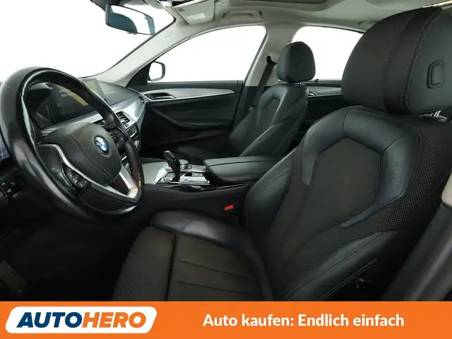 BMW 5 Series view 10