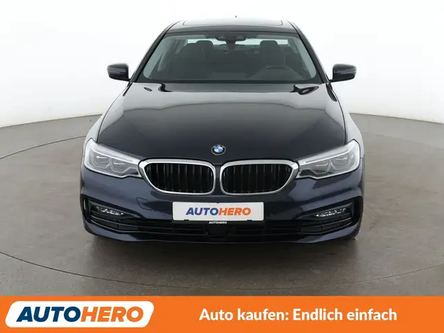 BMW 5 Series view 9