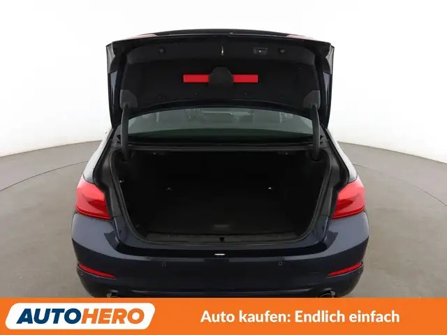 BMW 5 Series view 16