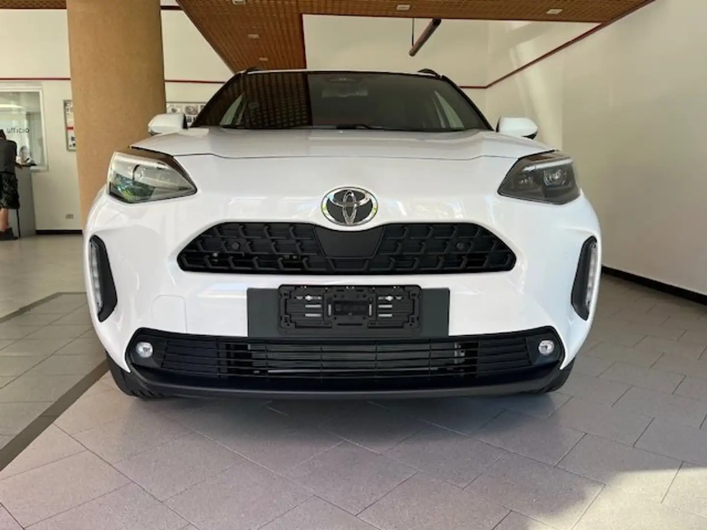 Toyota Yaris Cross 1.5 Hybrid 130cv e-cvt TREND Weiß - 2