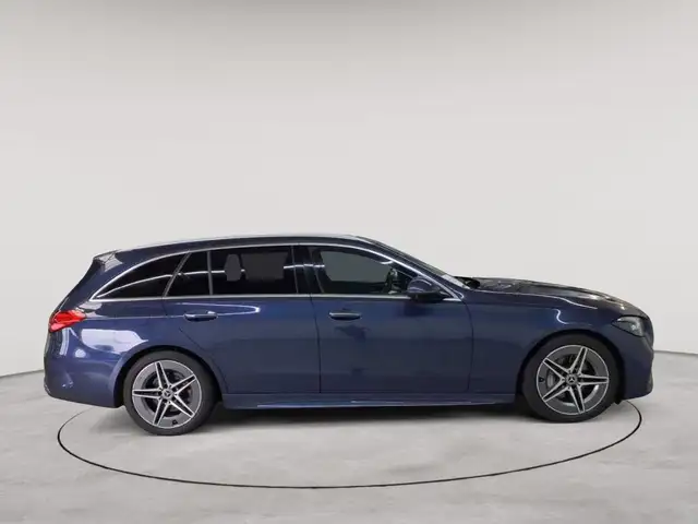 Mercedes-Benz C-Class view 3