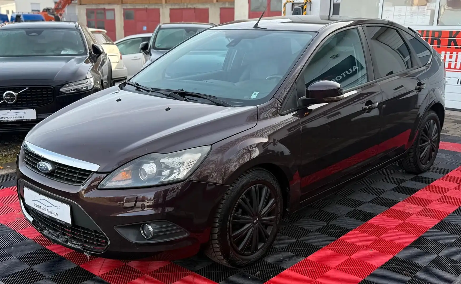 Ford Focus Lim. Titanium*AUTOMATIK*SHZ*TEMPOMAT Rot - 2