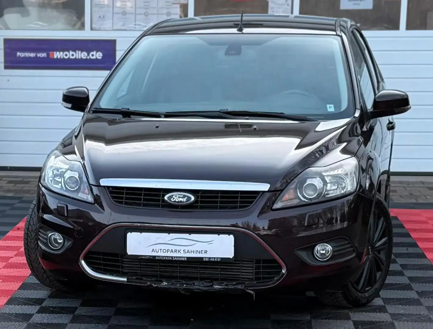 Ford Focus Lim. Titanium*AUTOMATIK*SHZ*TEMPOMAT Rot - 1