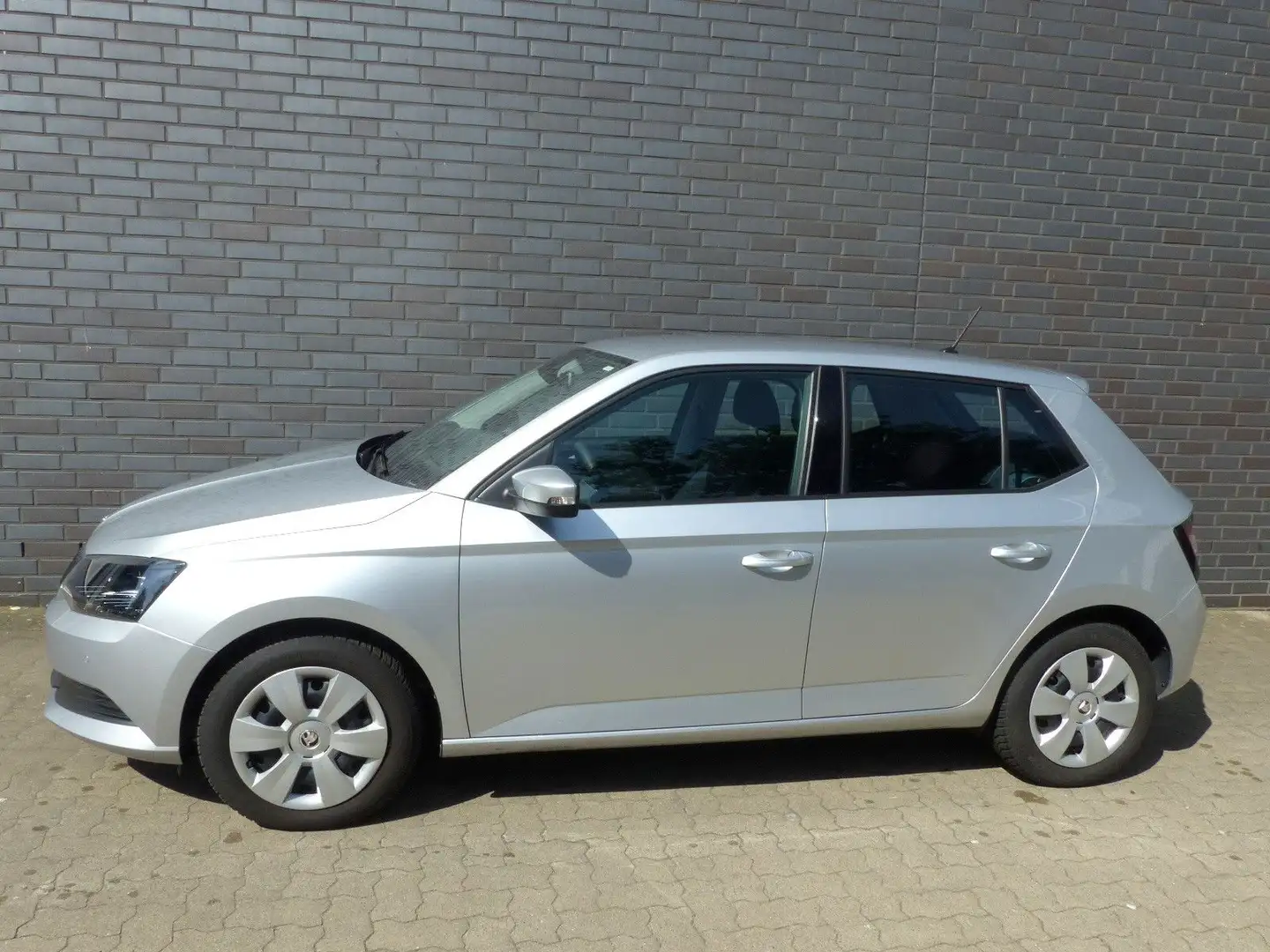Skoda Fabia 1,2 Ambition Automatik/Klimaautom/PDC Silber - 1