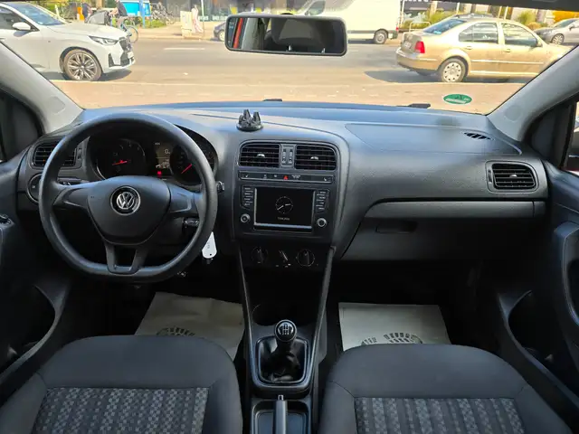 Volkswagen Polo view 5