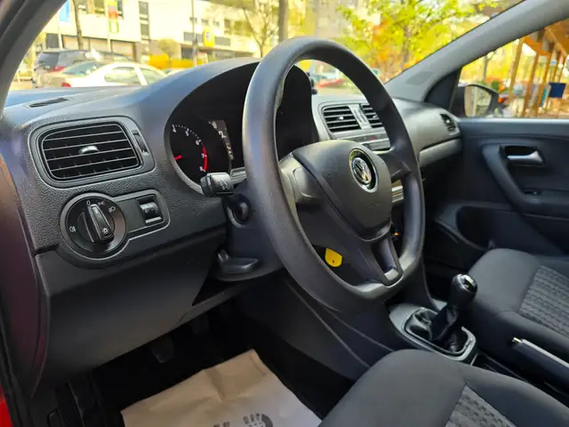 Volkswagen Polo view 6