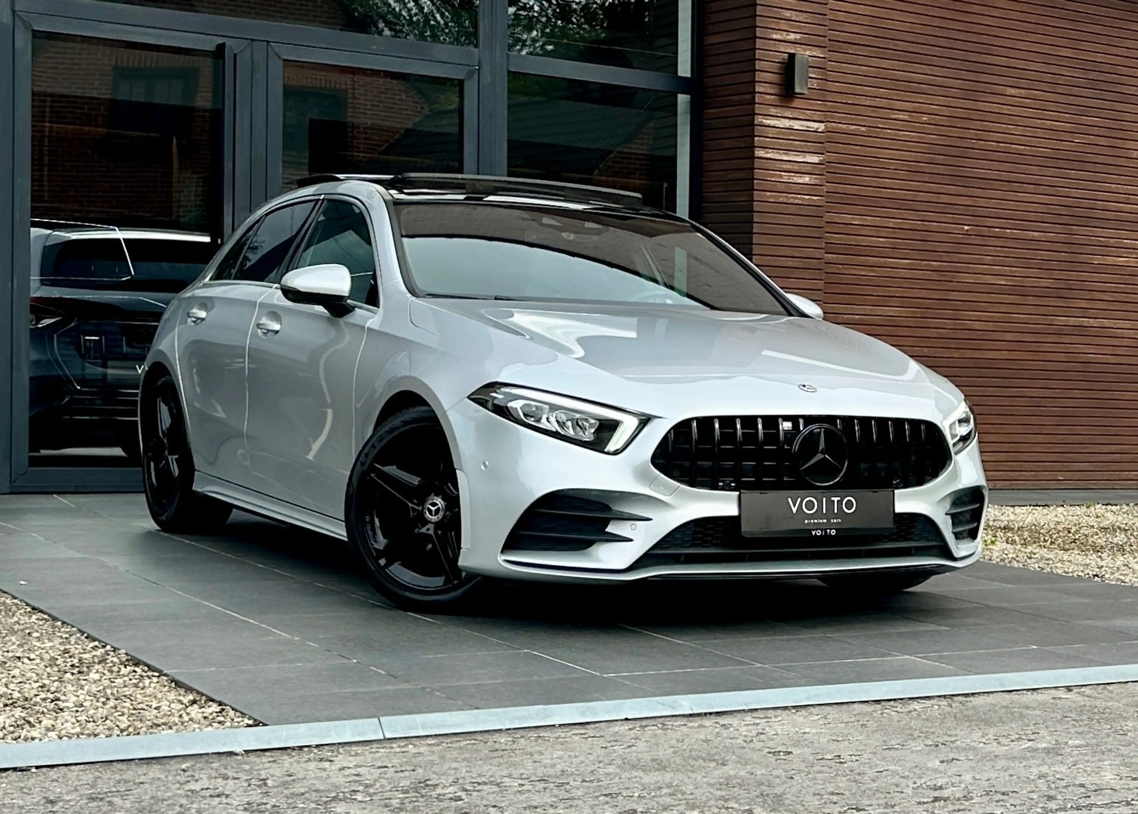 Mercedes-Benz A 180 AMG Pack /PANO/WIDE SCREEN/A45 DEFUSER/LED/CRUISE/CARPLAY/DAB