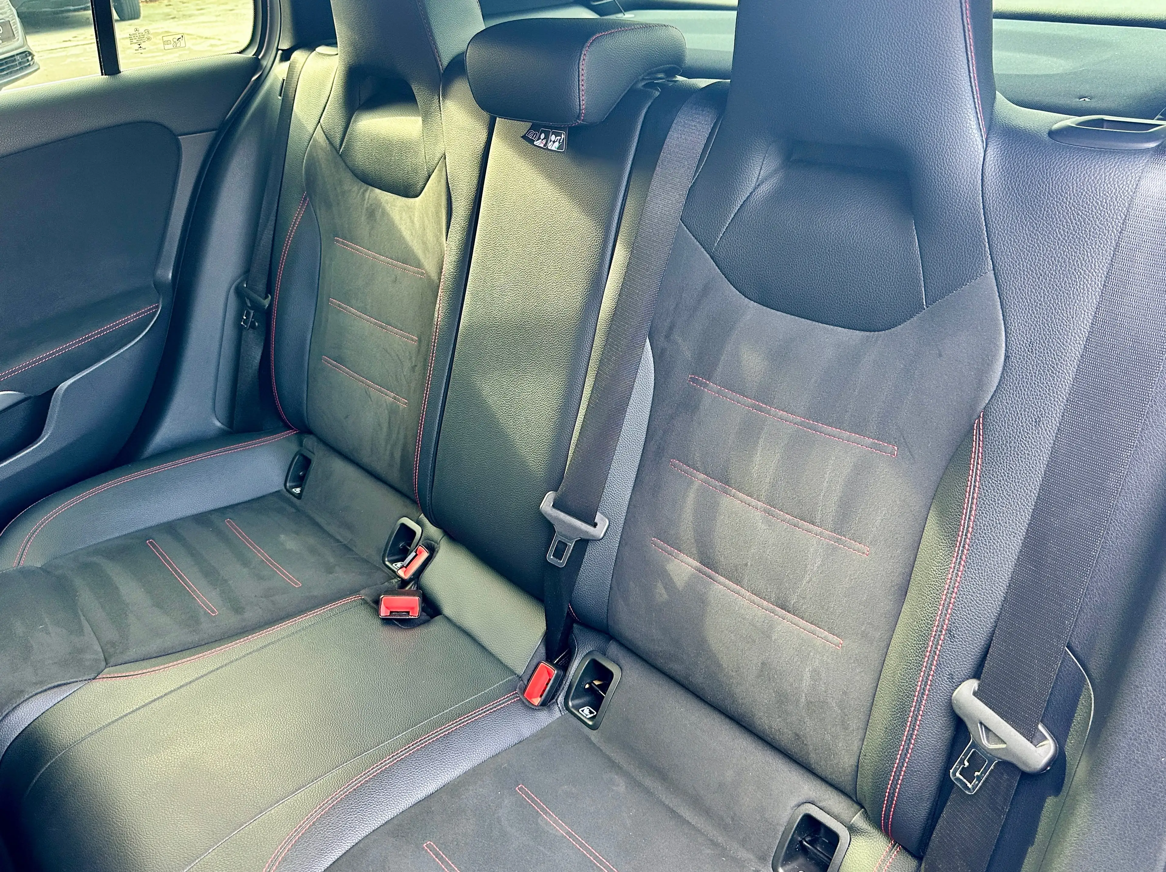 Mercedes-Benz A 180 AMG Pack /PANO/WIDE SCREEN/A45 DEFUSER/LED/CRUISE/CARPLAY/DAB — photo 13