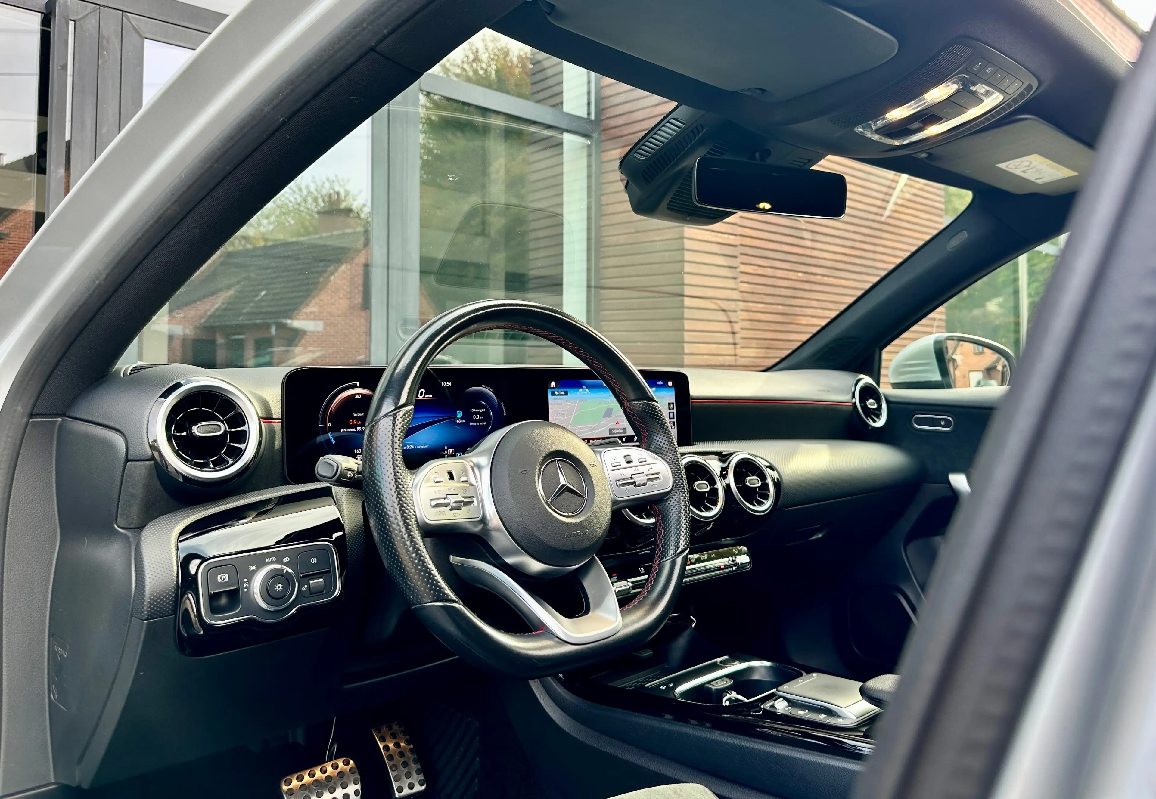 Mercedes-Benz A 180 AMG Pack /PANO/WIDE SCREEN/A45 DEFUSER/LED/CRUISE/CARPLAY/DAB — photo 12