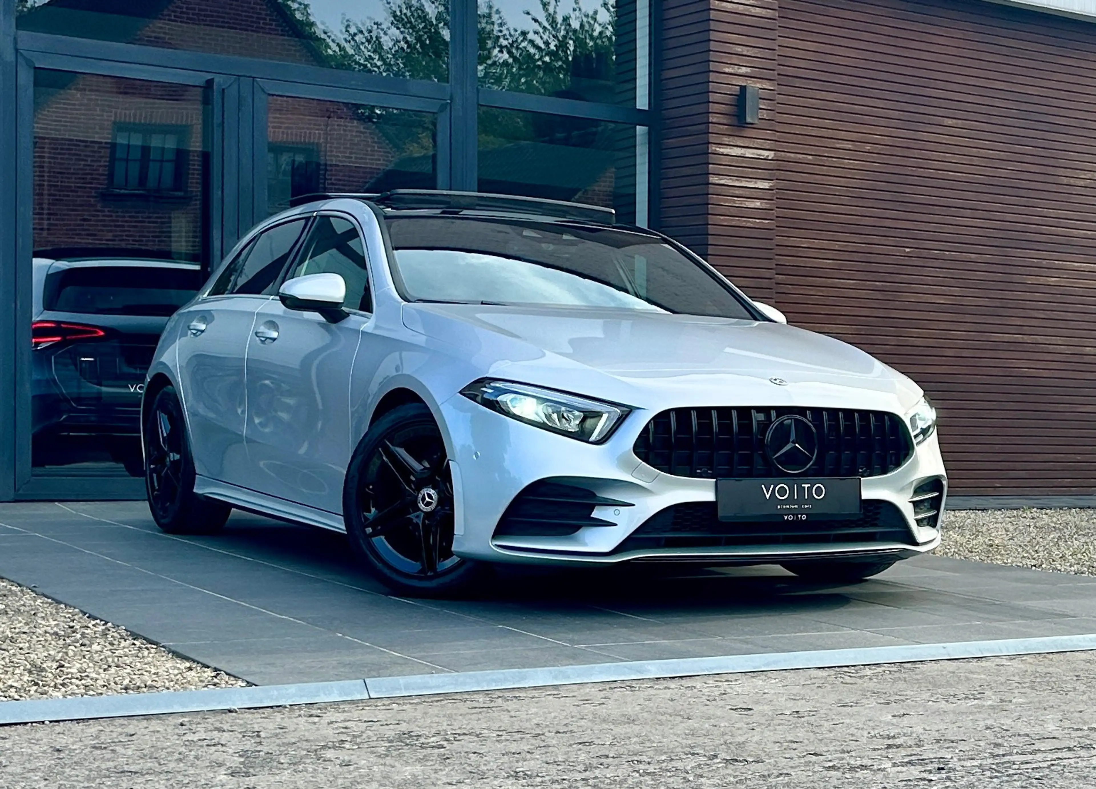 Mercedes-Benz A 180 AMG Pack /PANO/WIDE SCREEN/A45 DEFUSER/LED/CRUISE/CARPLAY/DAB