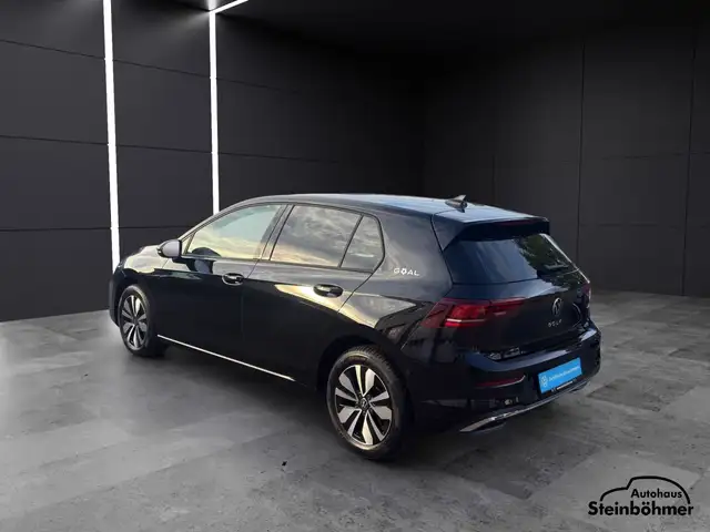 Volkswagen Golf view 4