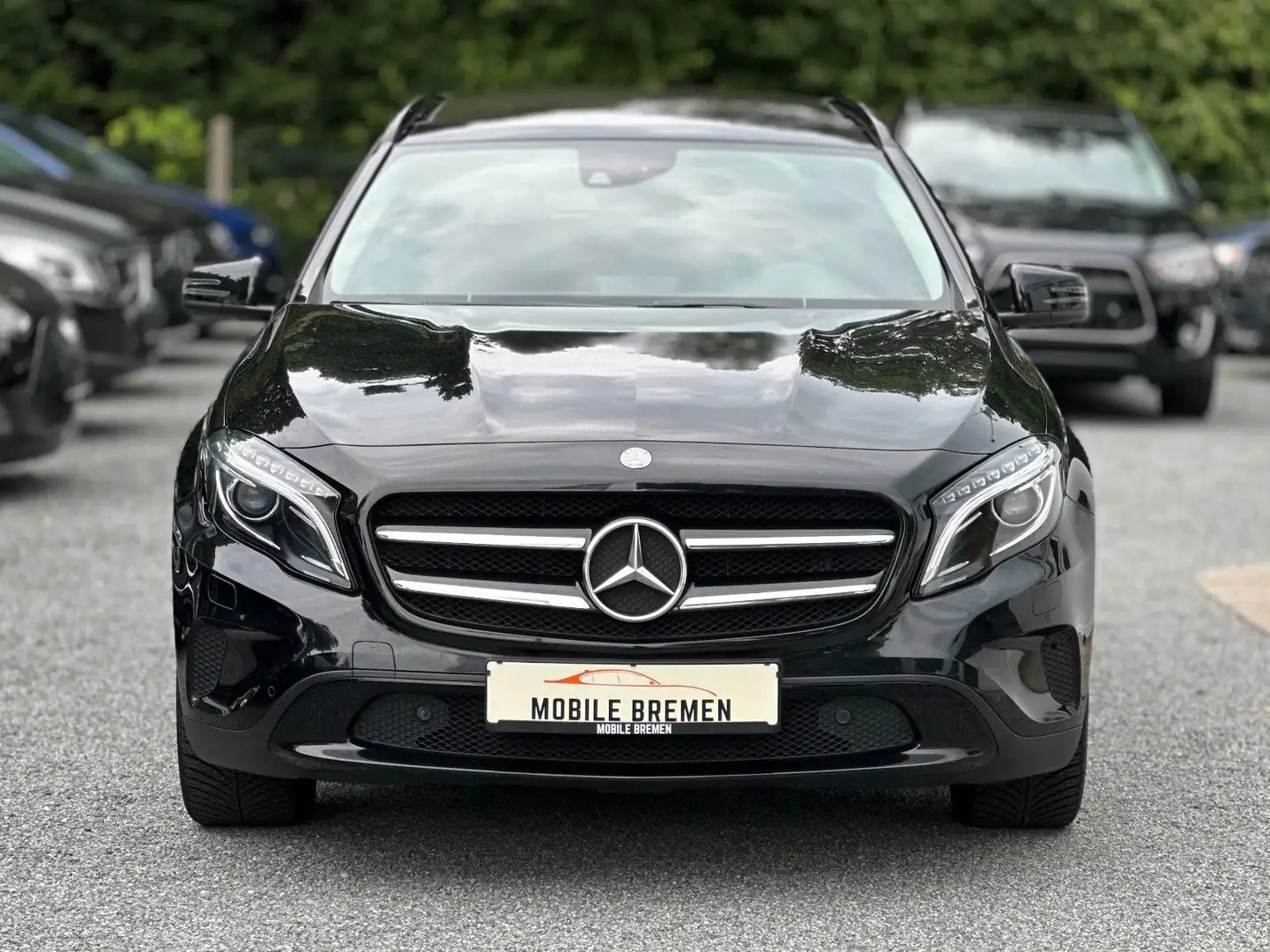 Mercedes-Benz GLA 250 4Matic AHK*PANO*CAM*BI-XENON Schwarz - 2