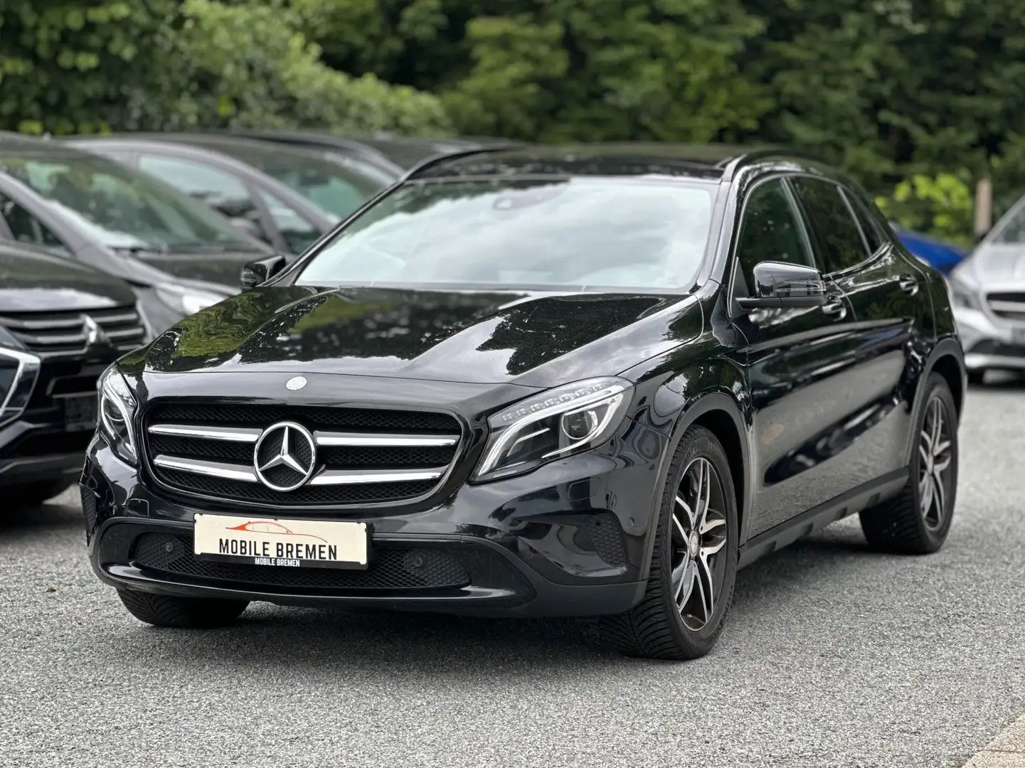 Mercedes-Benz GLA 250 4Matic AHK*PANO*CAM*BI-XENON Schwarz - 1