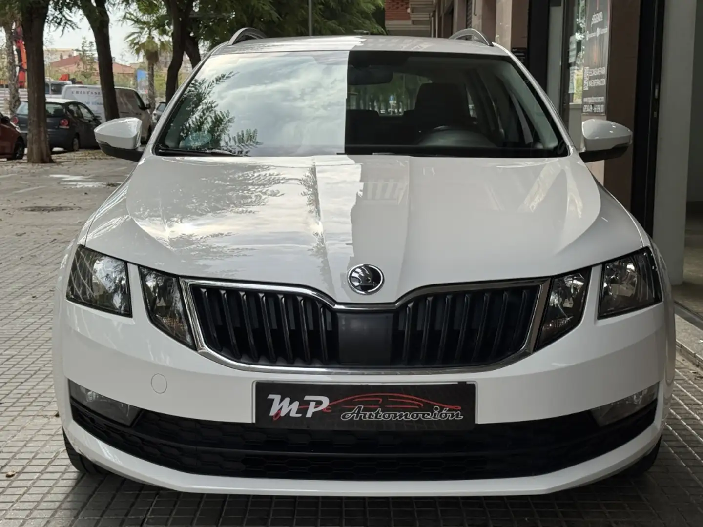 Skoda Octavia Combi 1.6TDI CR Ambition Blanco - 2