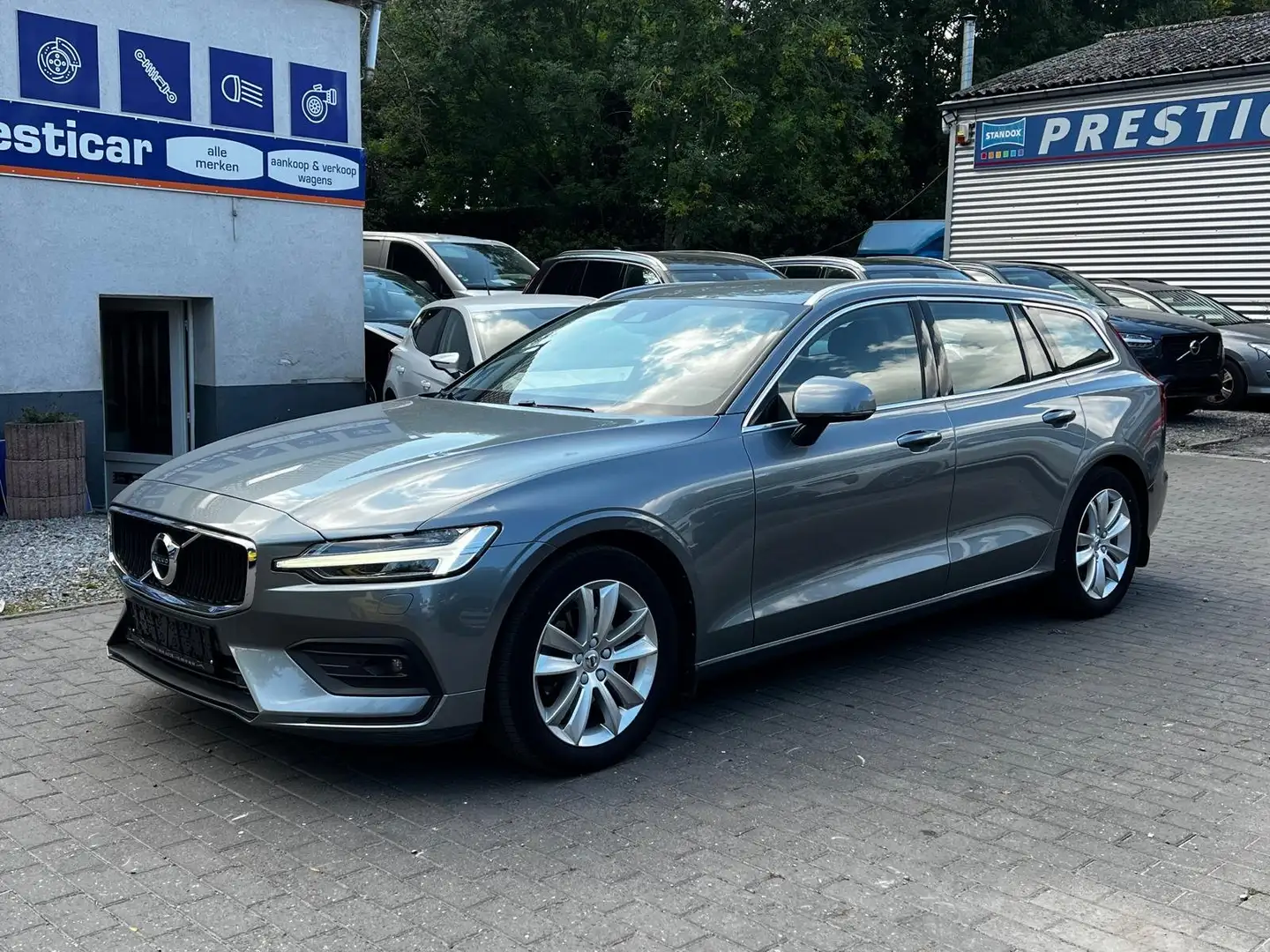 Volvo V60 Momentum Pro B4 mild hybrid benzine Grigio - 1