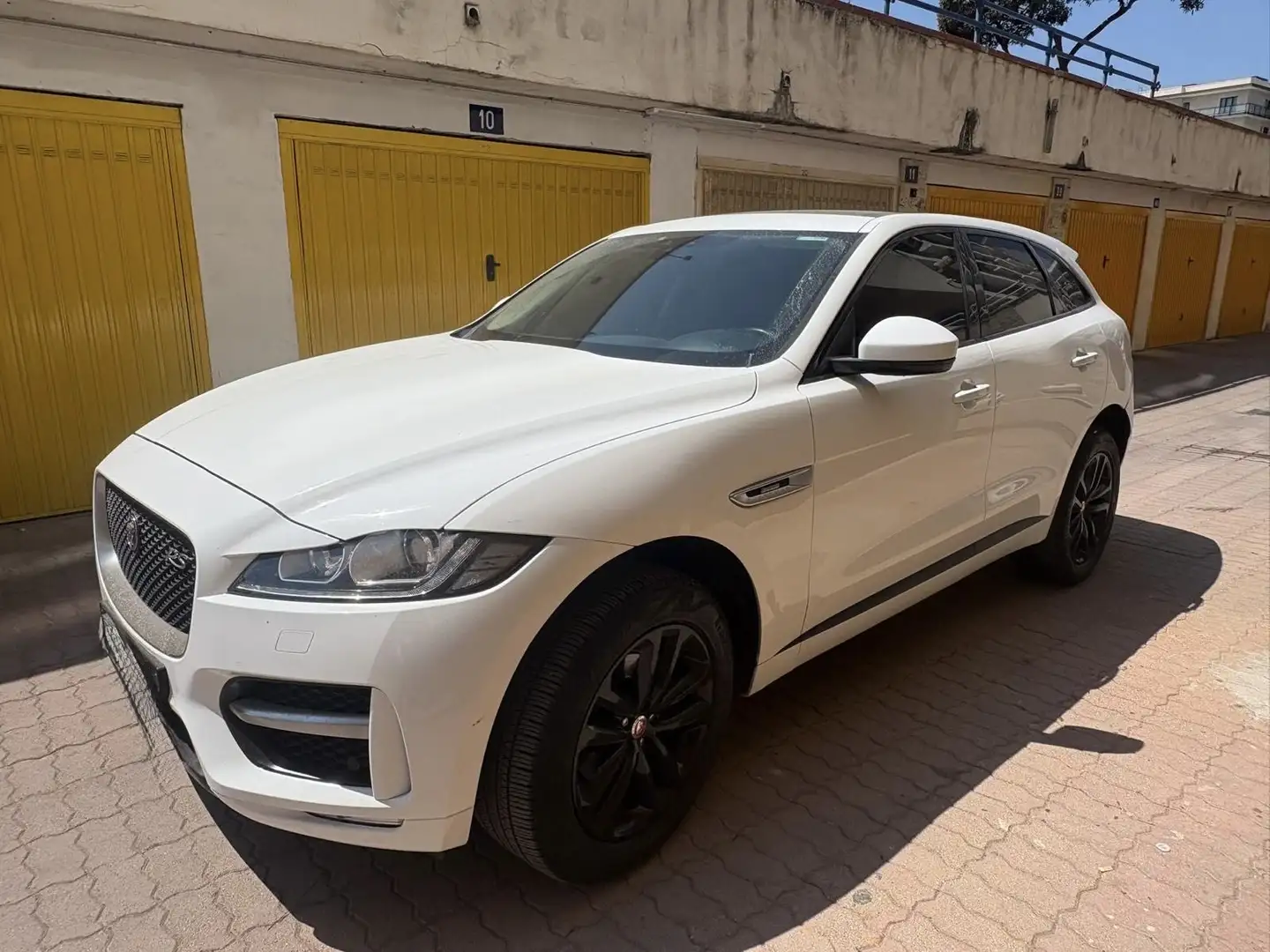 Jaguar F-Pace 2.0d Portfolio awd 180cv - 2