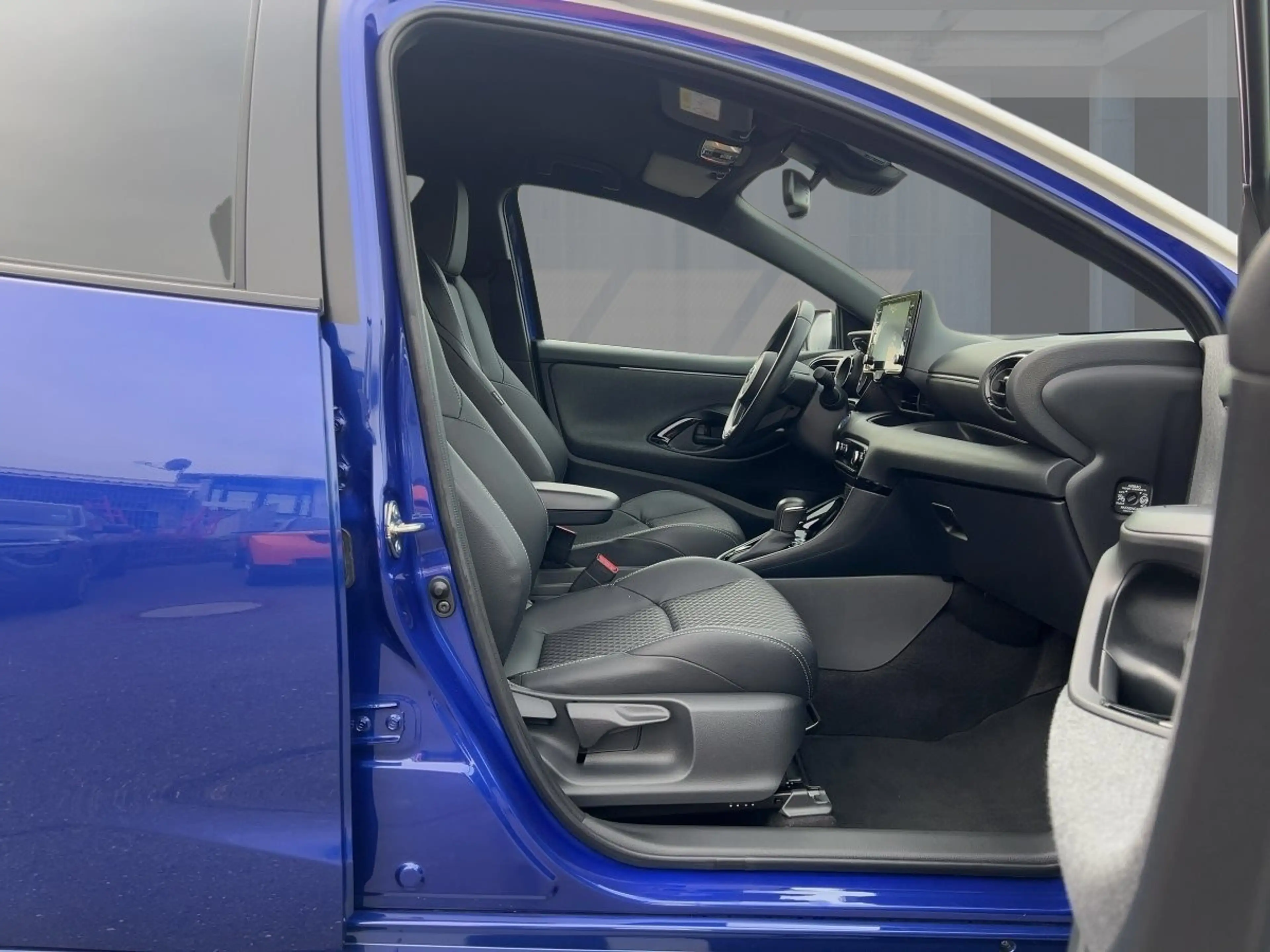Toyota Yaris STYLE HYBRID Dual-VVT-iE RÜCKFAHRKAMERA — photo 8