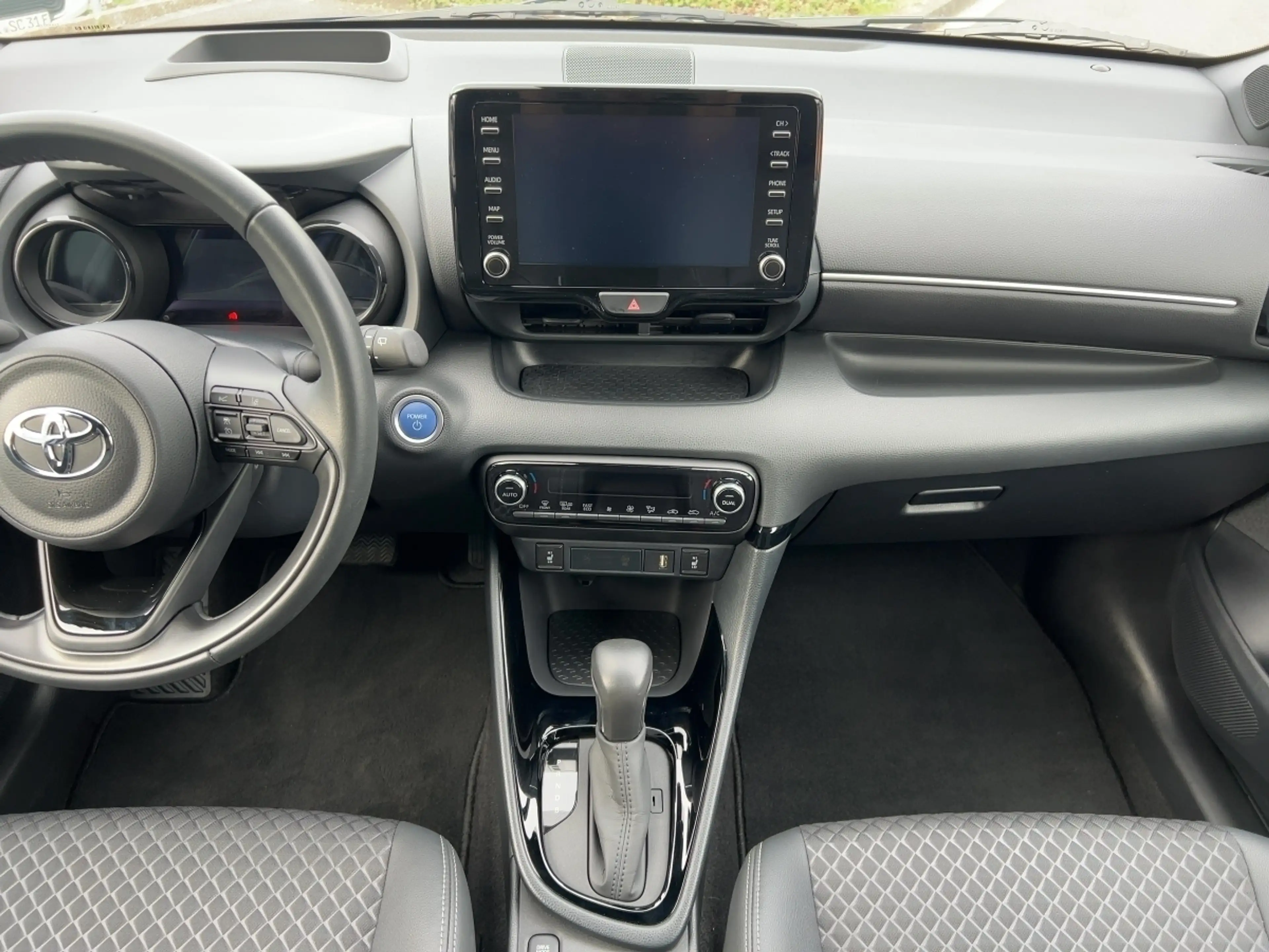 Toyota Yaris STYLE HYBRID Dual-VVT-iE RÜCKFAHRKAMERA — photo 12