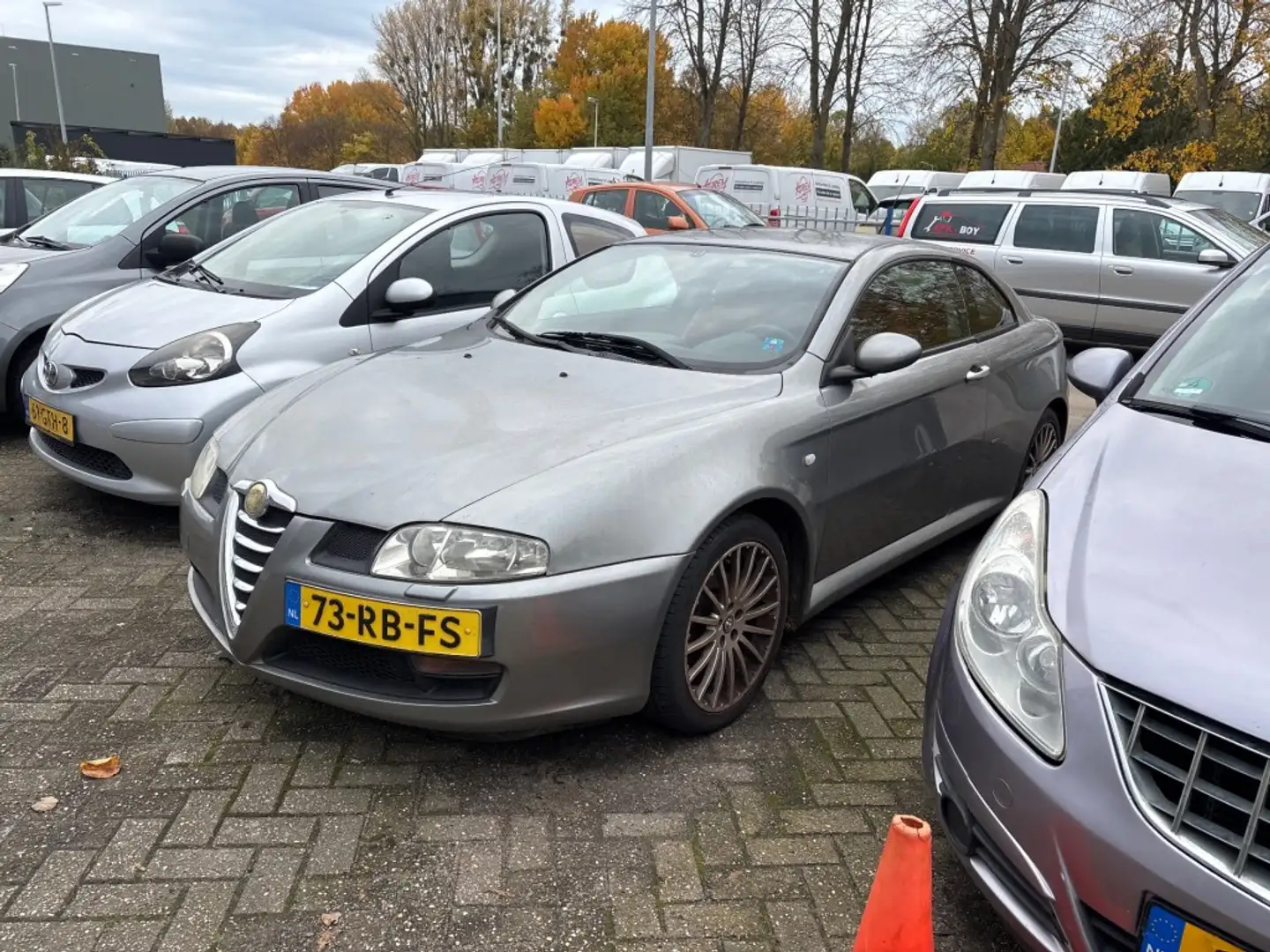 Alfa Romeo GT 2.0 JTS DISTINCTIVE Grijs - 2