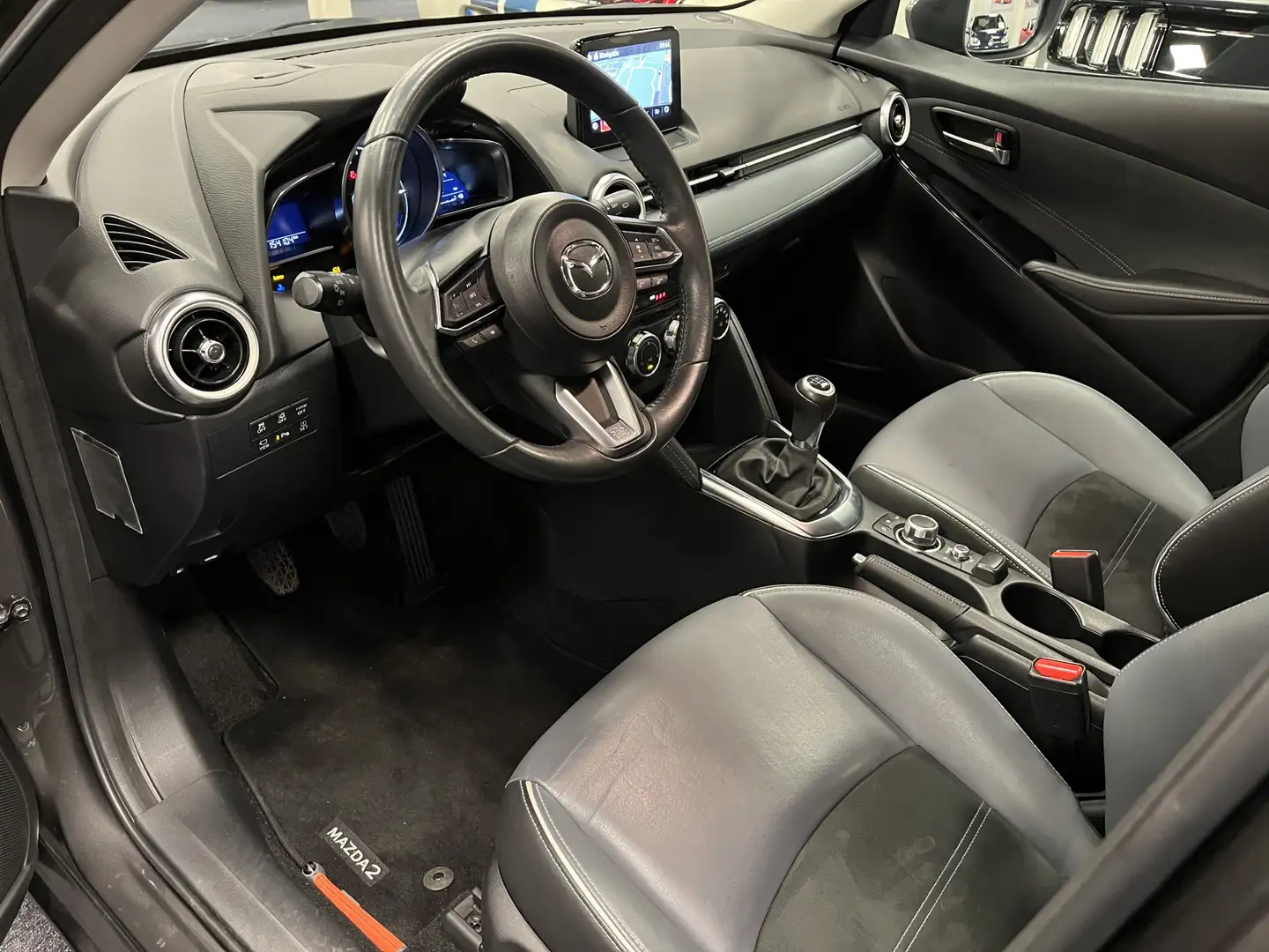 Mazda 2 1.5i SkyActiv-G Signature 90PK Leder Navi DAB+ App Gris - 2