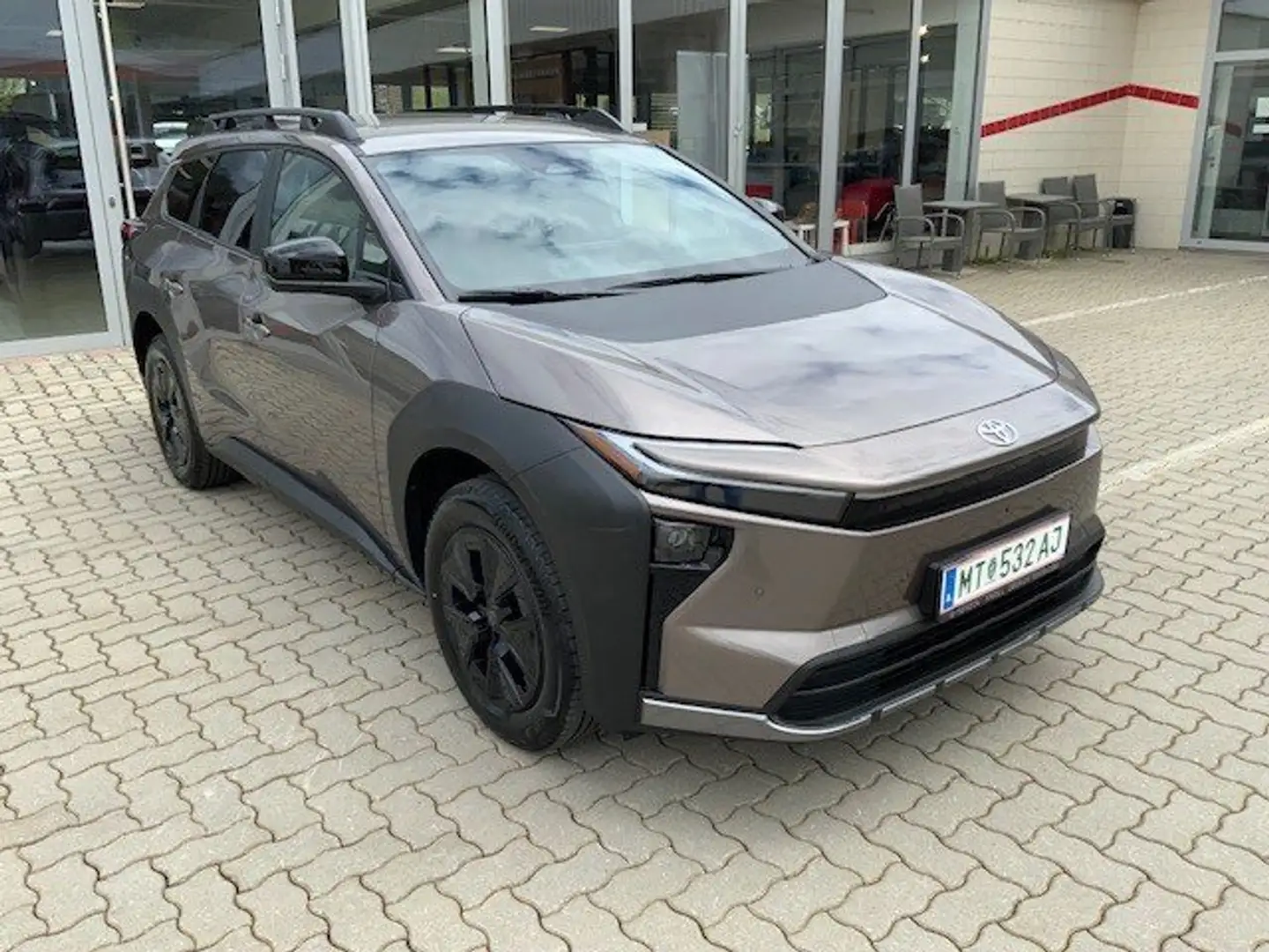 Toyota bZ4X Touring Lounge 4WD GEWERBEAKTION Braun - 1
