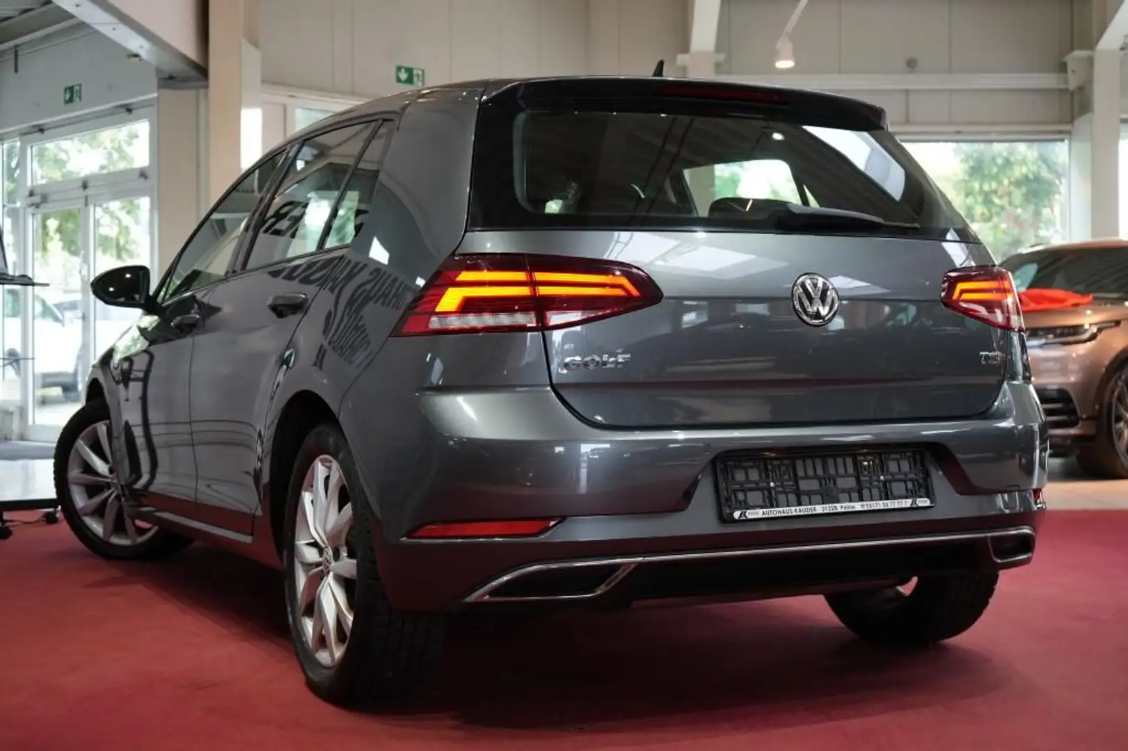 Volkswagen Golf 1.4 TSI DSG Highline *Navi*Kamera*LED* Grau - 2