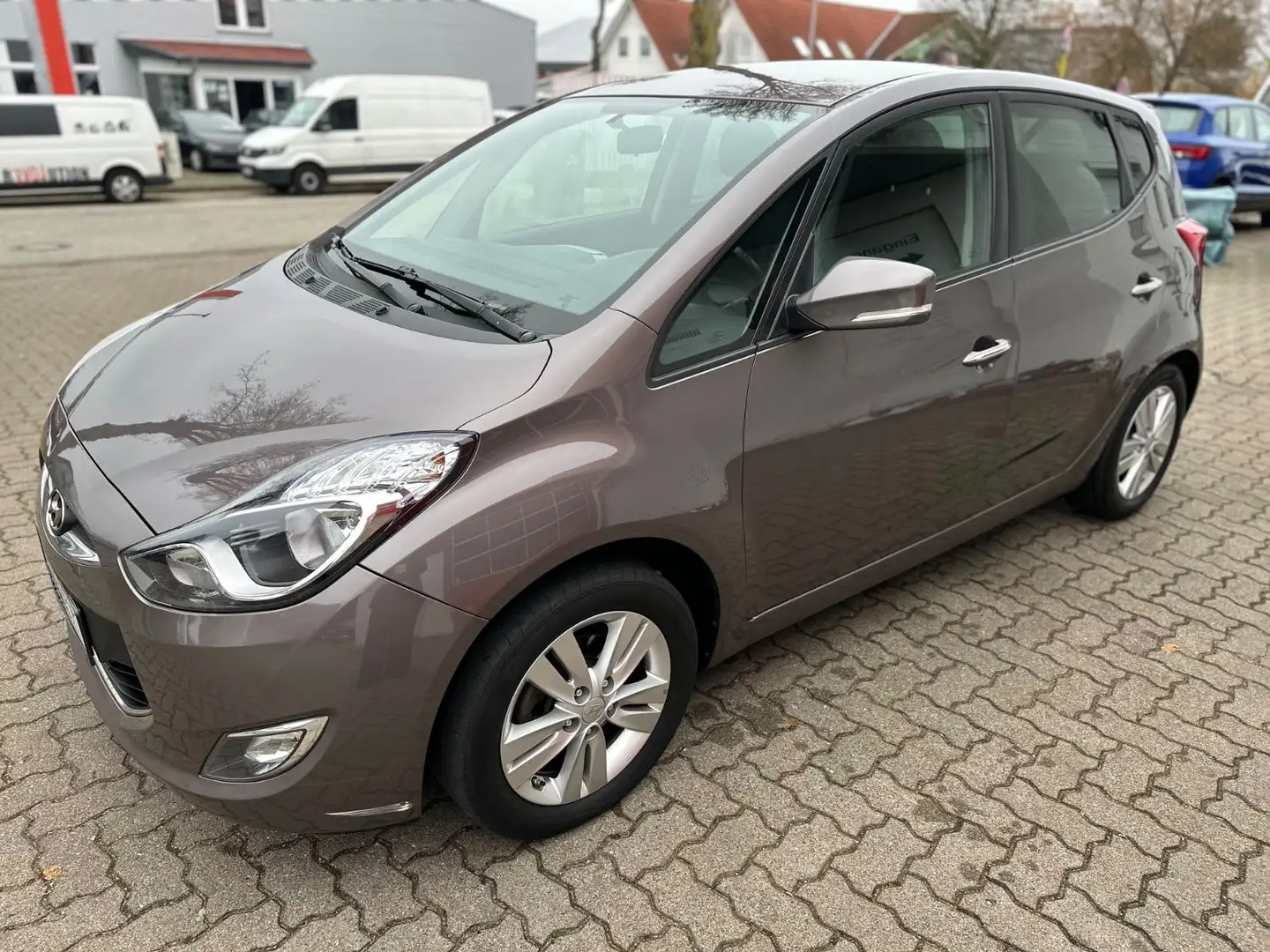 Hyundai iX20 1.6 Trend/AUTOMATIK/NAVI/TEMP/KAM/S+W Braun - 2
