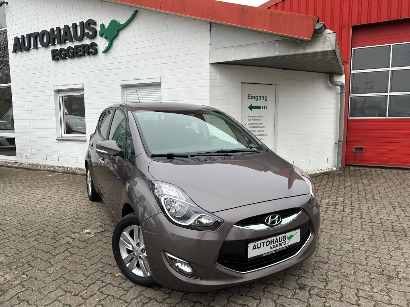 Hyundai iX20 1.6 Trend/AUTOMATIK/NAVI/TEMP/KAM/S+W Braun - 1