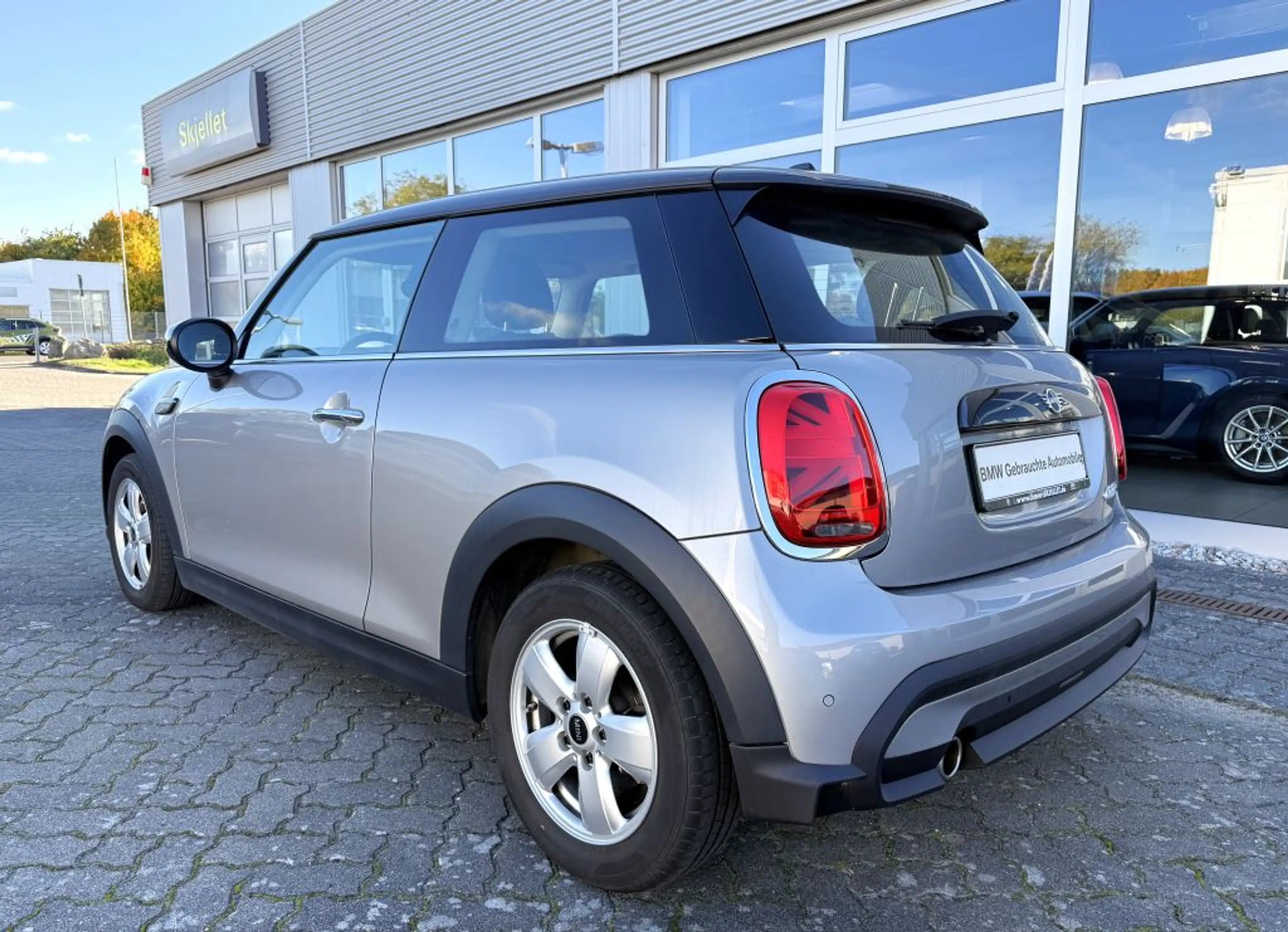 MINI Cooper Essential Trim +LED+NAV+TEM+SITZH+SPUR — photo 6