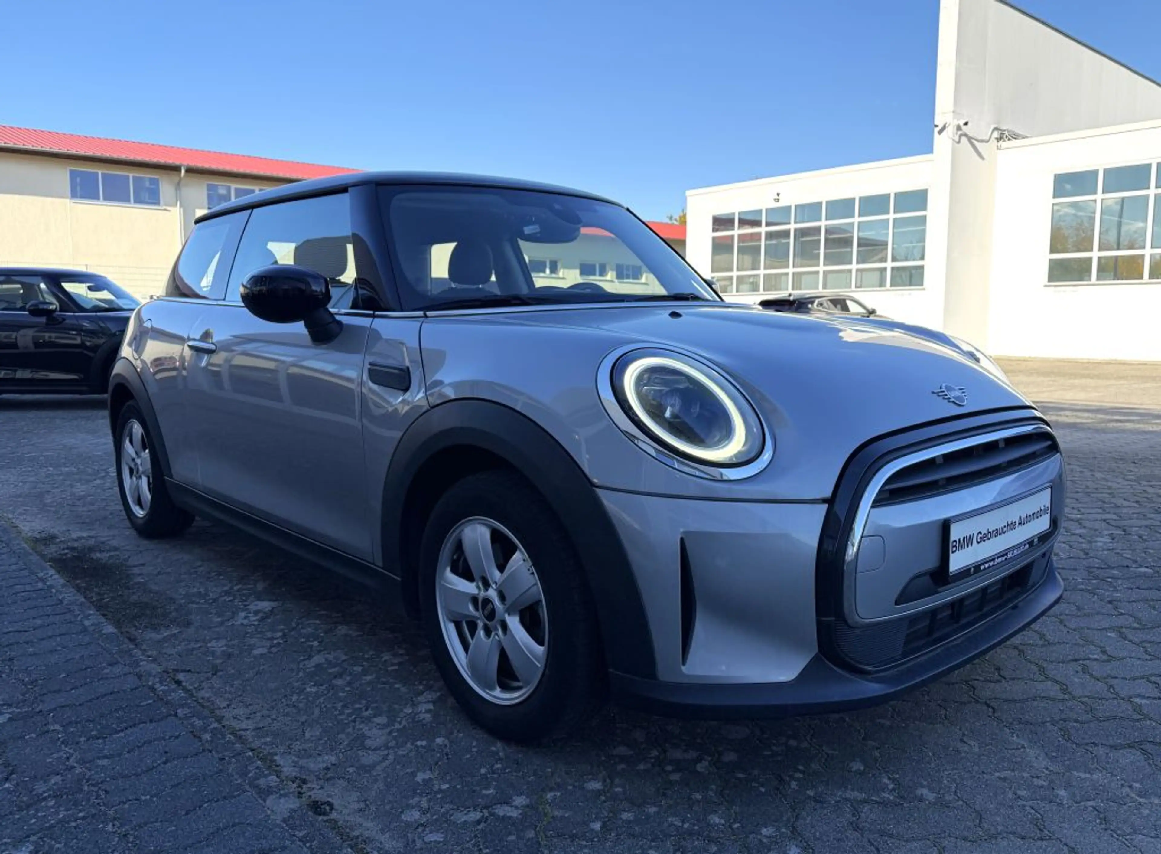 MINI Cooper Essential Trim +LED+NAV+TEM+SITZH+SPUR — photo 3
