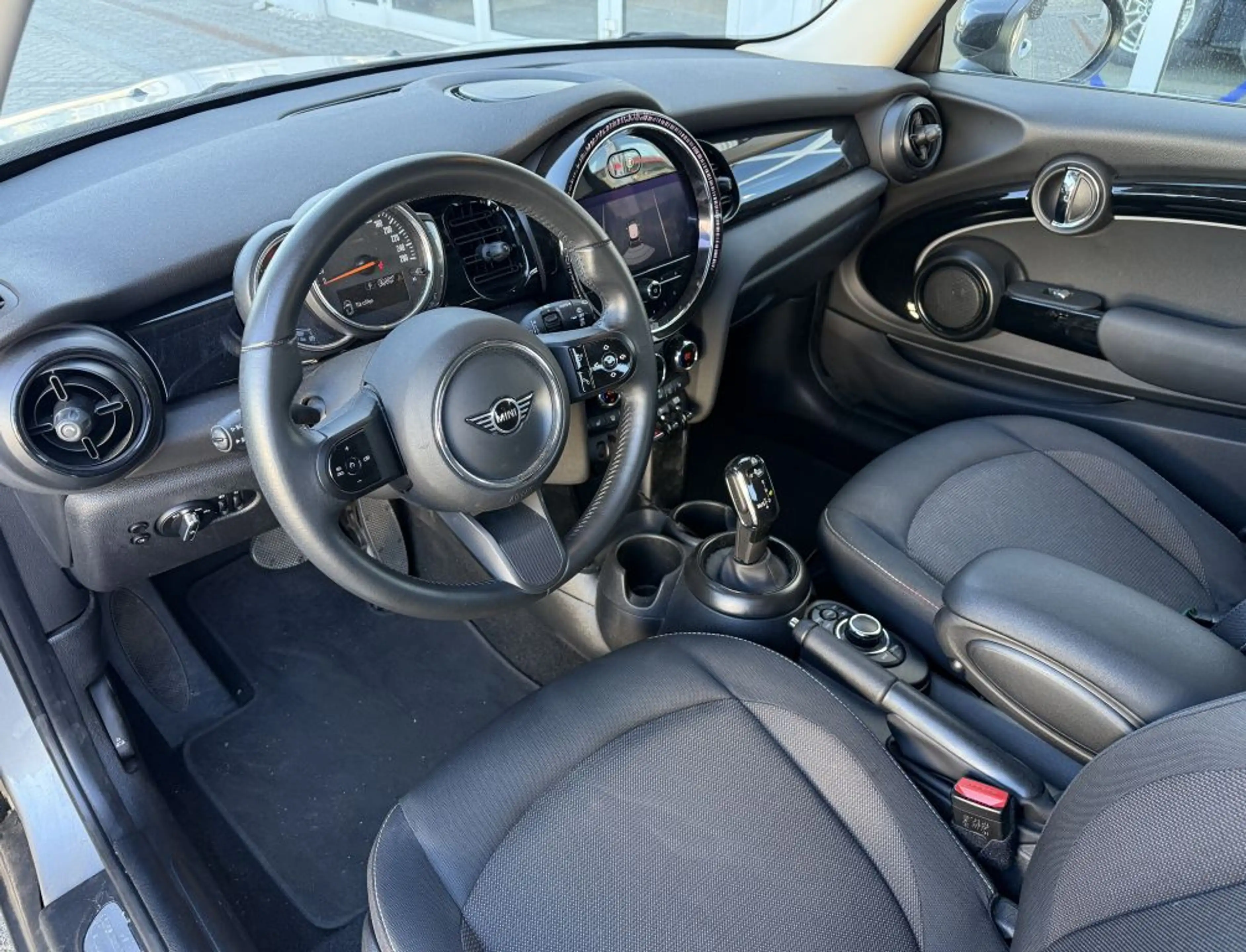 MINI Cooper Essential Trim +LED+NAV+TEM+SITZH+SPUR — photo 8