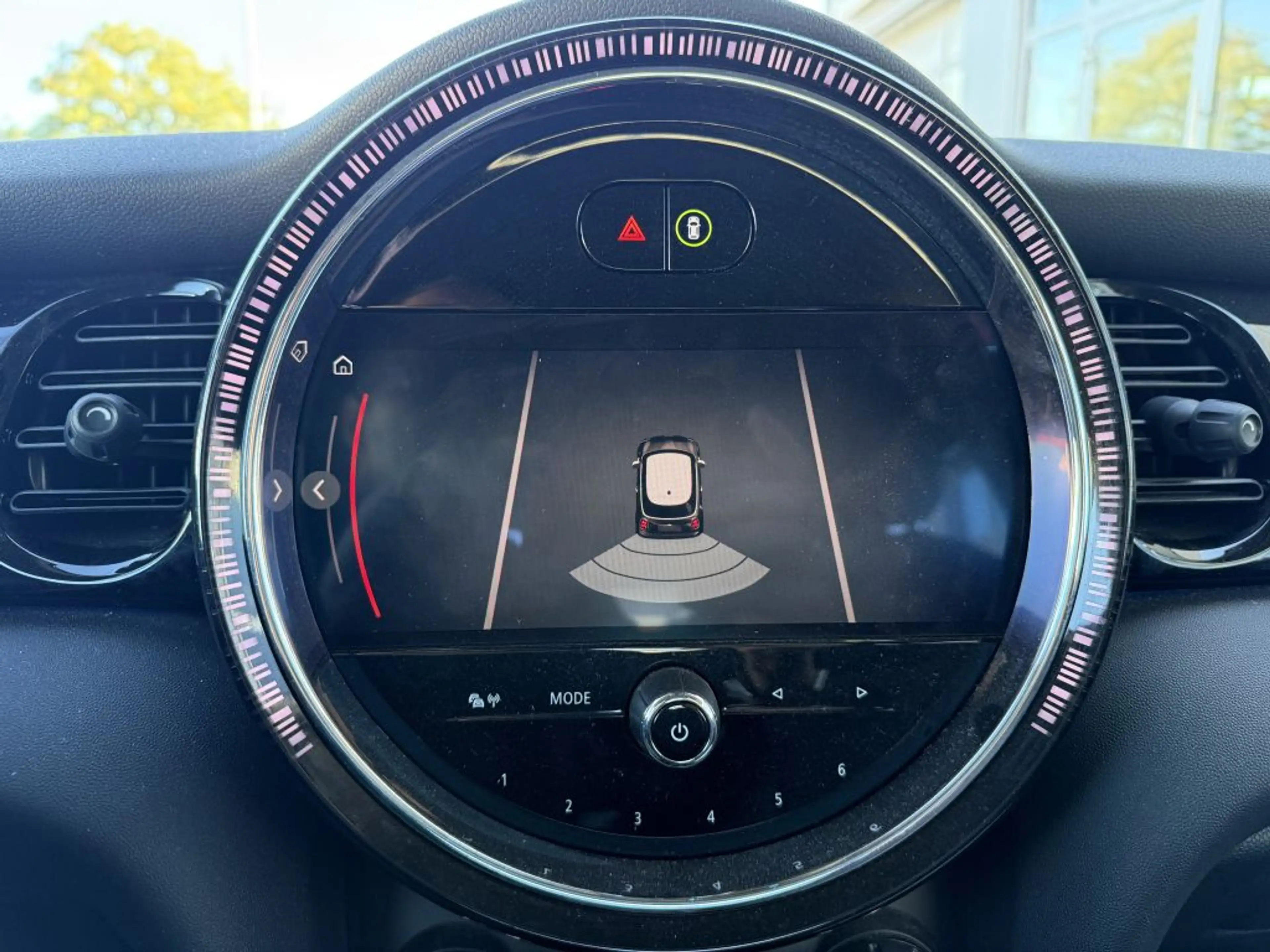 MINI Cooper Essential Trim +LED+NAV+TEM+SITZH+SPUR — photo 9