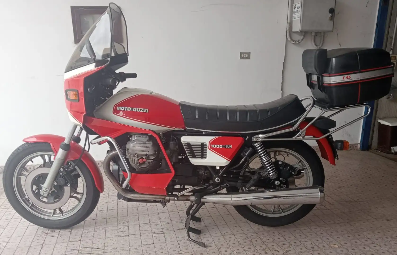 Moto Guzzi 1000 SP Rouge - 1