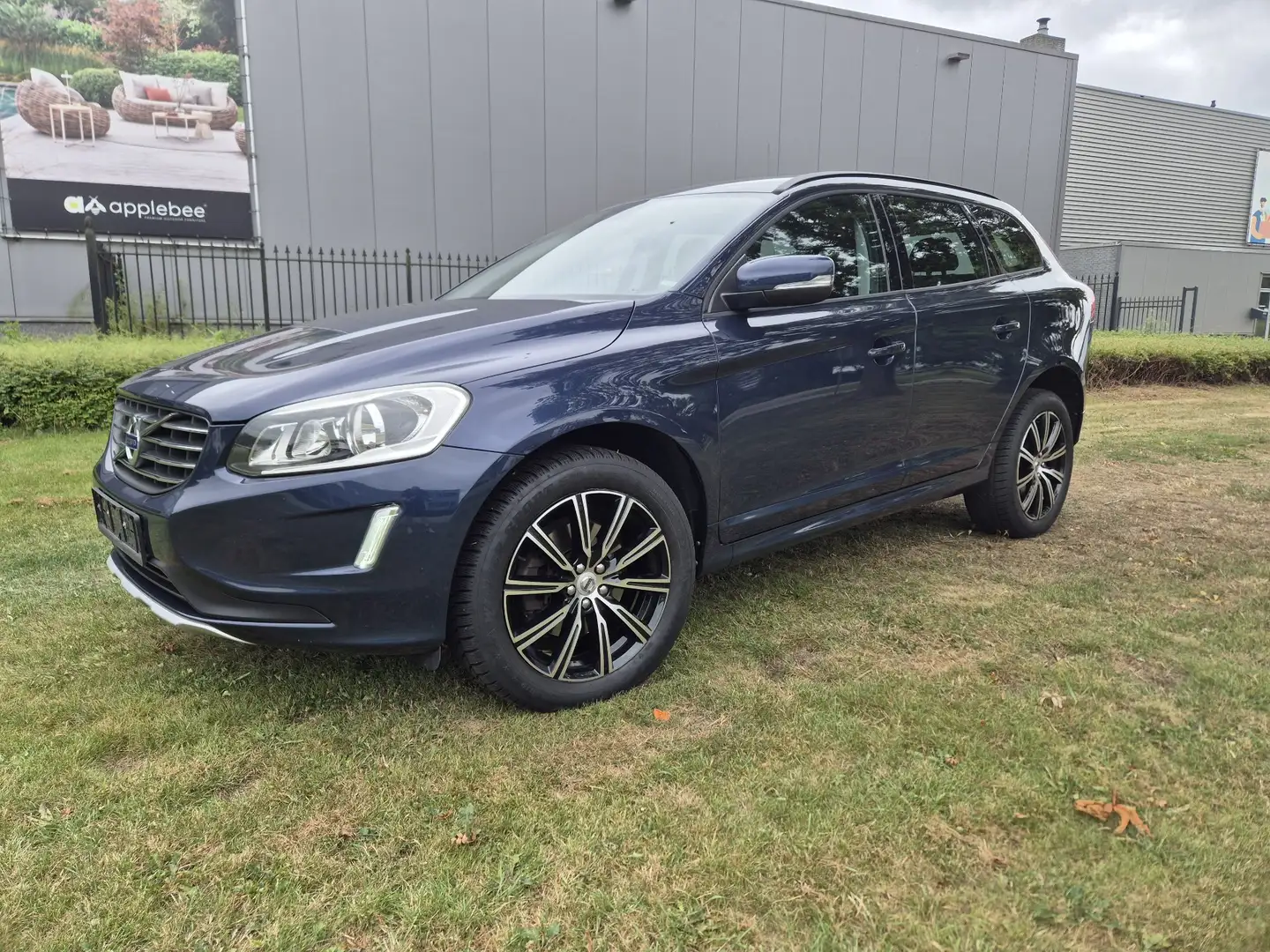 Volvo XC60 D4 aut8. met afneembare trekhaak Blauw - 1