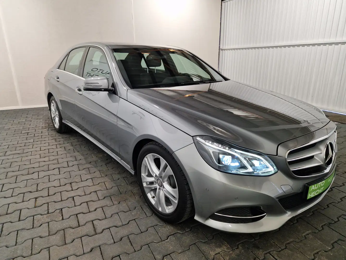 Mercedes-Benz E 350 Avantgarde LED ILS, Schiebedach, Memory Grijs - 2