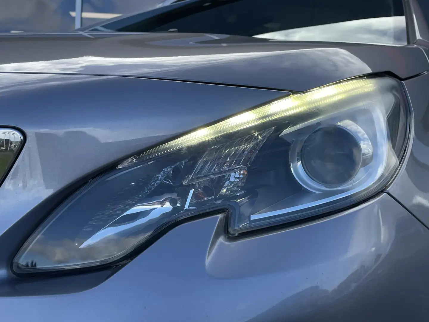 Peugeot 2008 1.2 PureTech Allure - Navigatie - Panoramadak - Cl Gris - 2